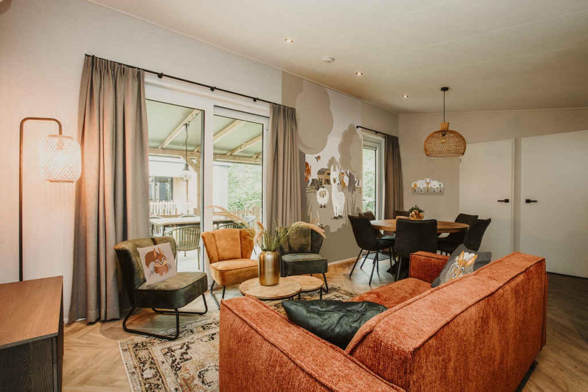 De woonkamer van Kidscottage Edelhert bij Vakantiepark Dierenbos