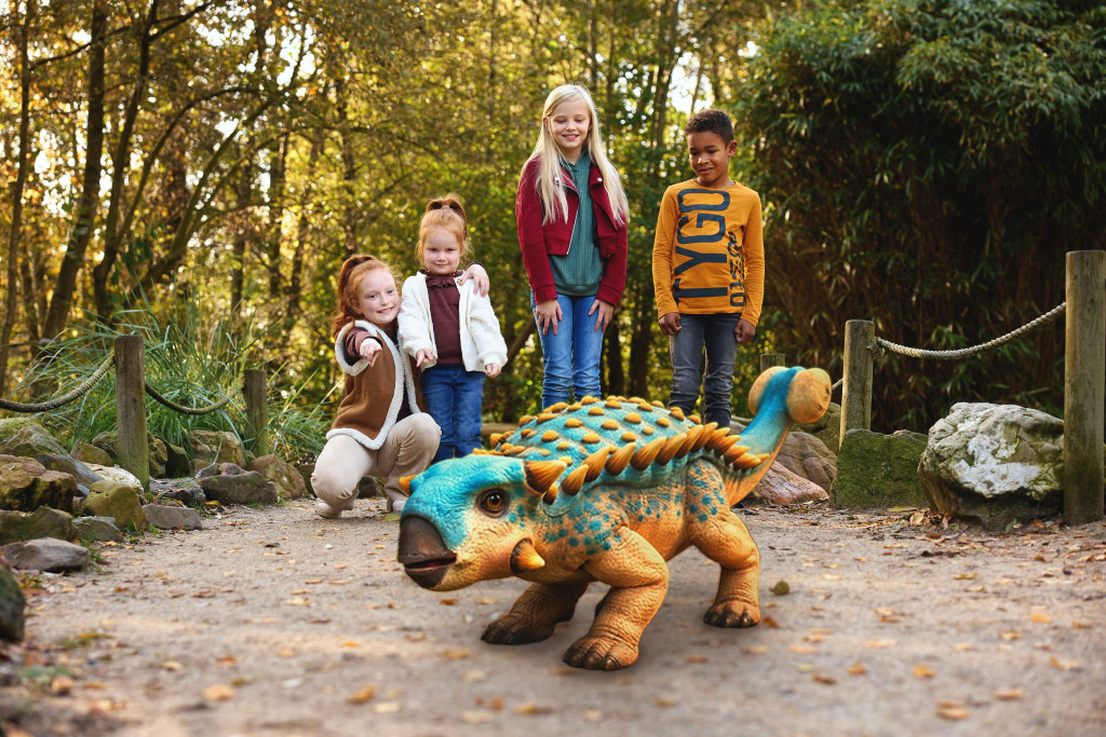 Robot dino in het park tijdens de Dinoweken in AquaZoo Leeuwarden