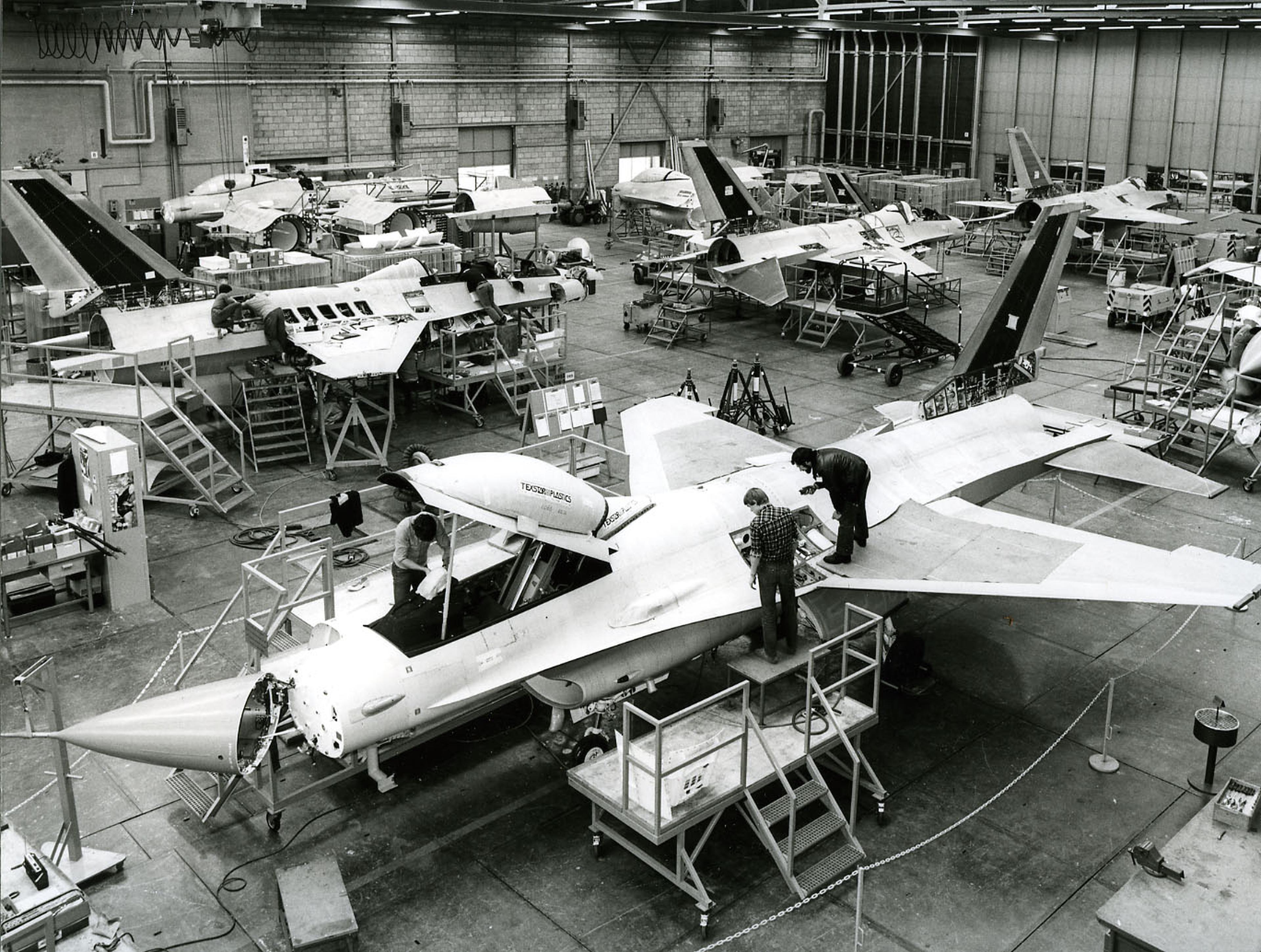 De assemblage van een f-16 door Fokker