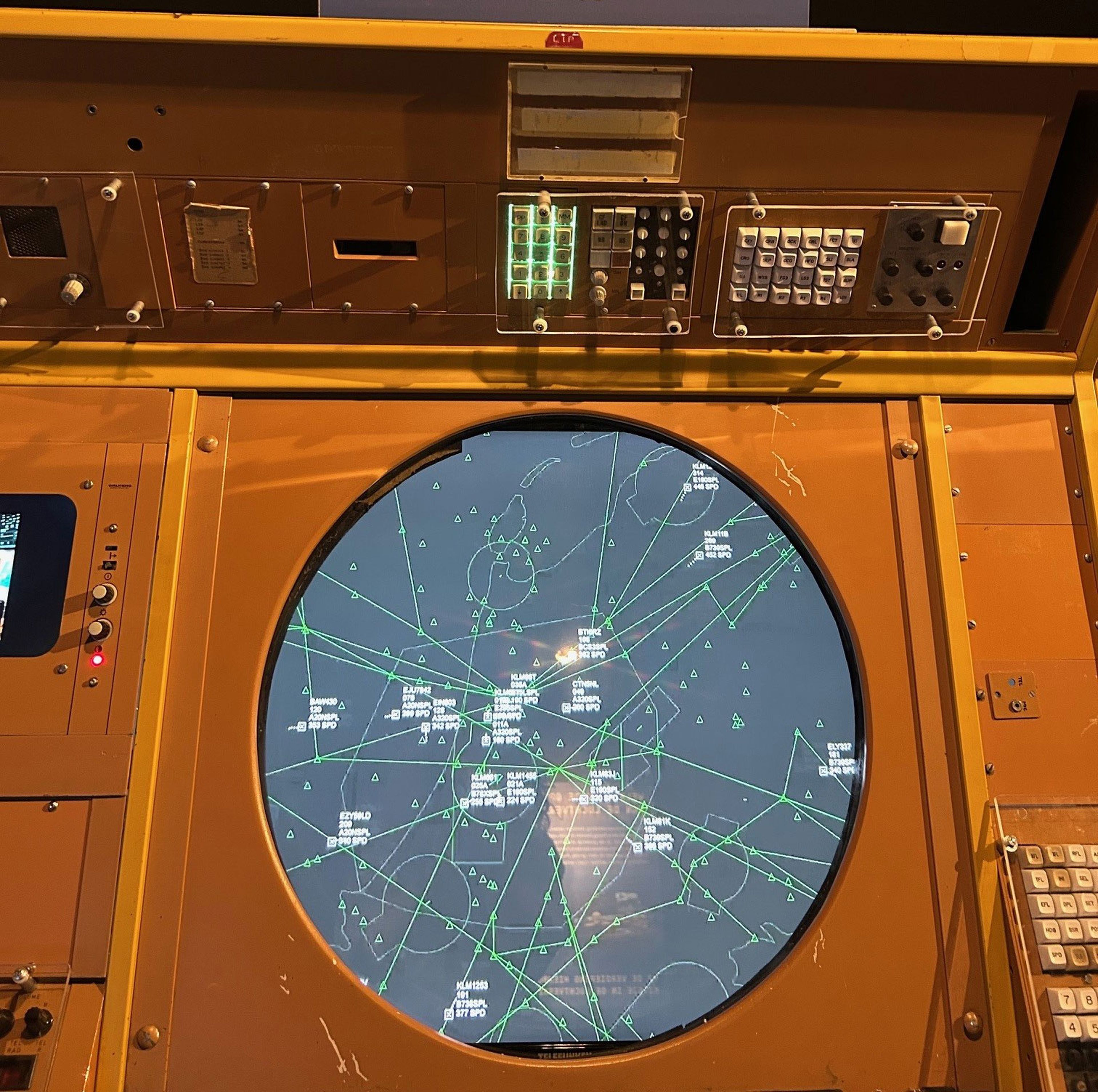 Een van de SARP panelen in de luchtverkeersleiding expositie bij Luchtvaartmuseum Aviodrome