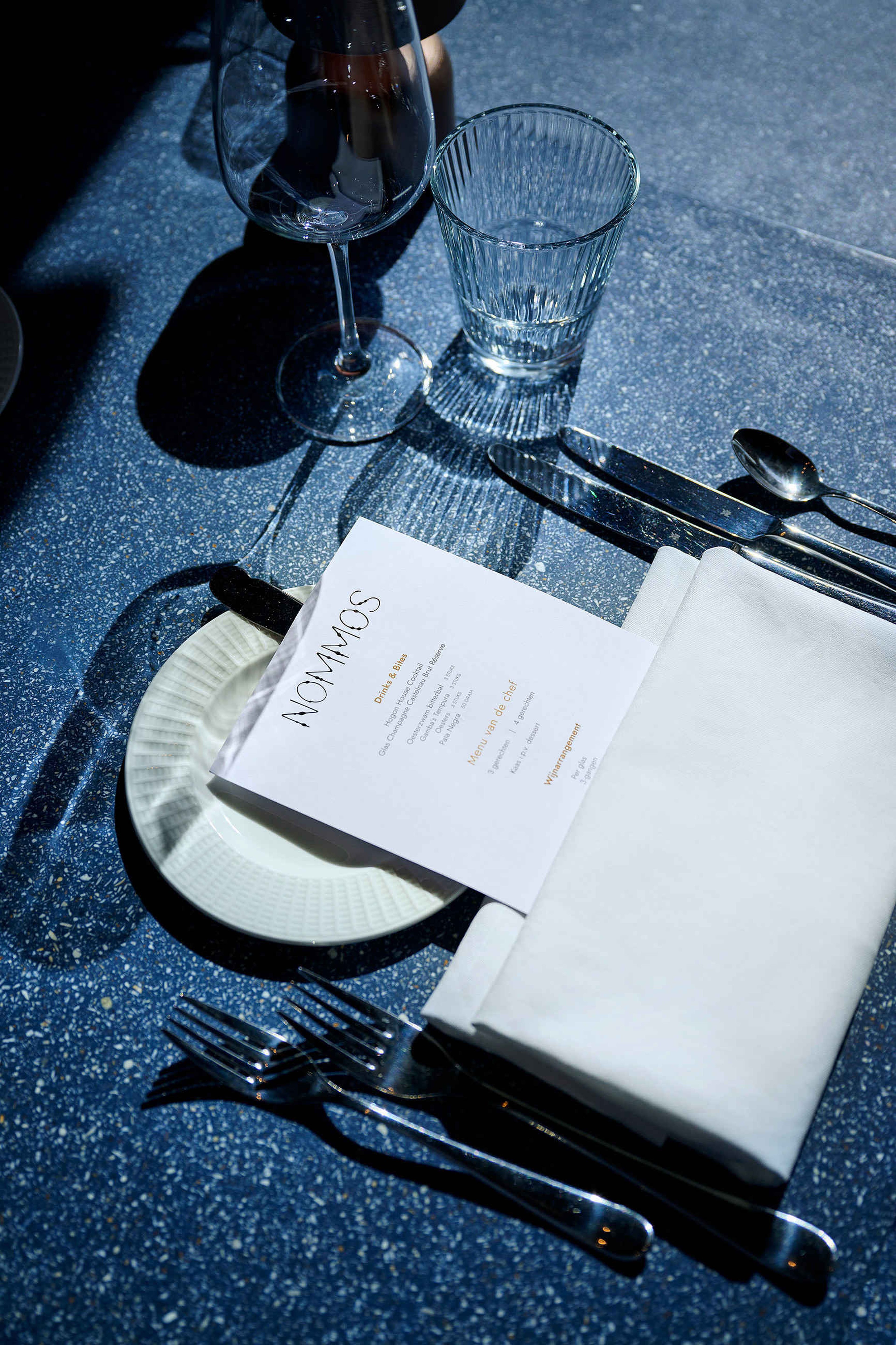 Het menu van restaurant Nommos.