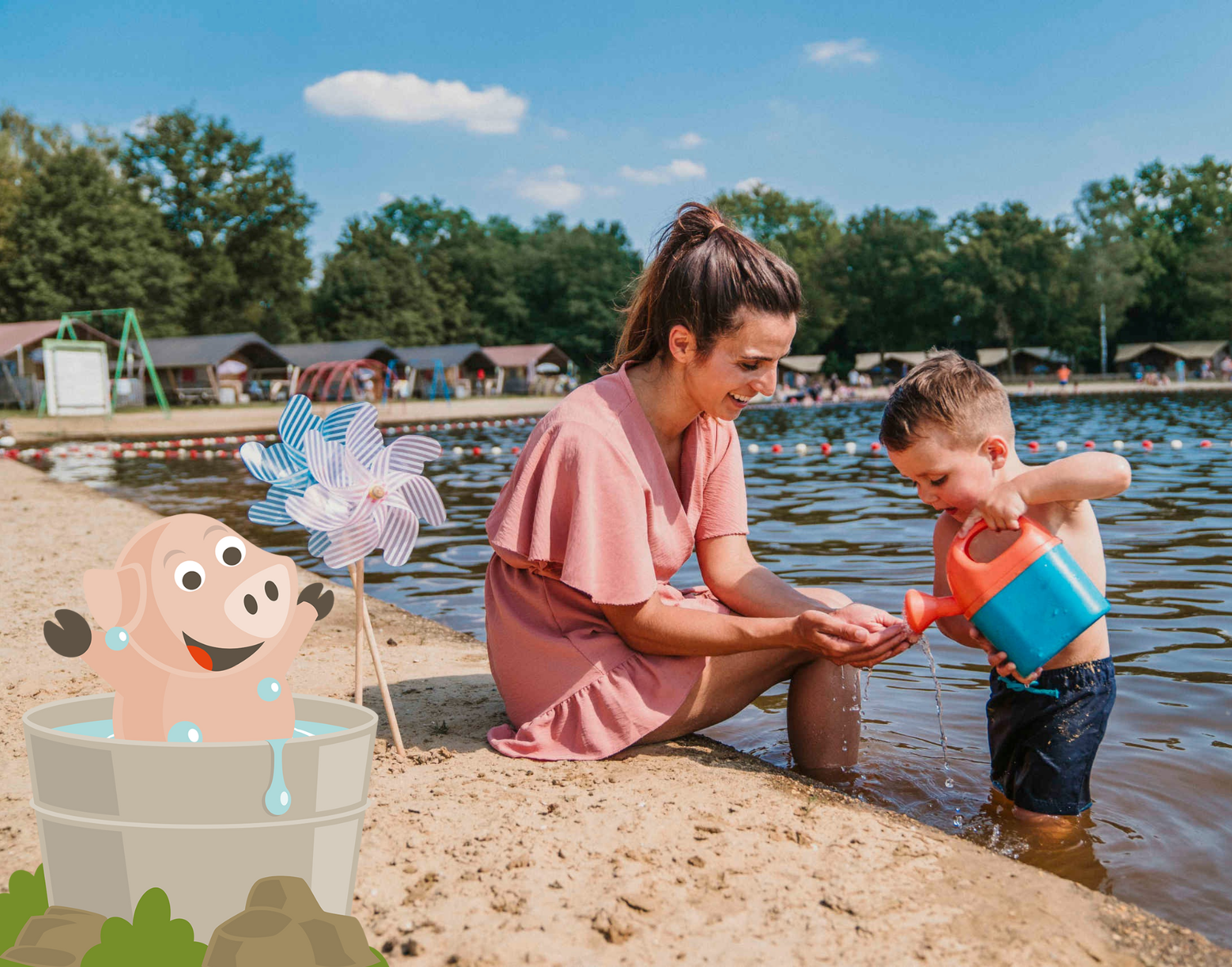 Een moeder met haar zoon bij de zwemvijver bij Vakantiepark Dierenbos.