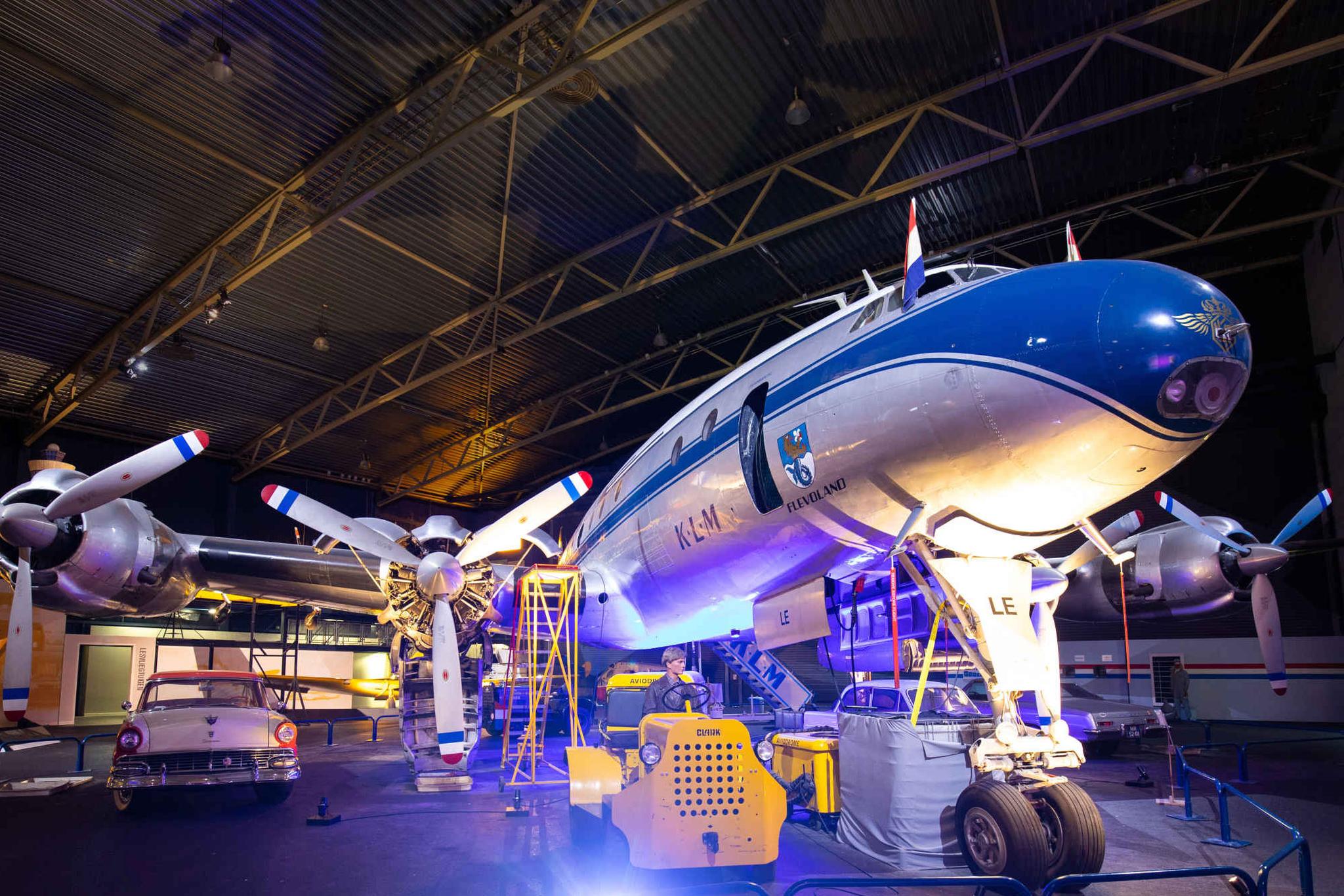 Een Lockheed Constellation 749 in de 100 jaar burgerluchtvaart expositie in Luchtvaartmuseum Aviodrome