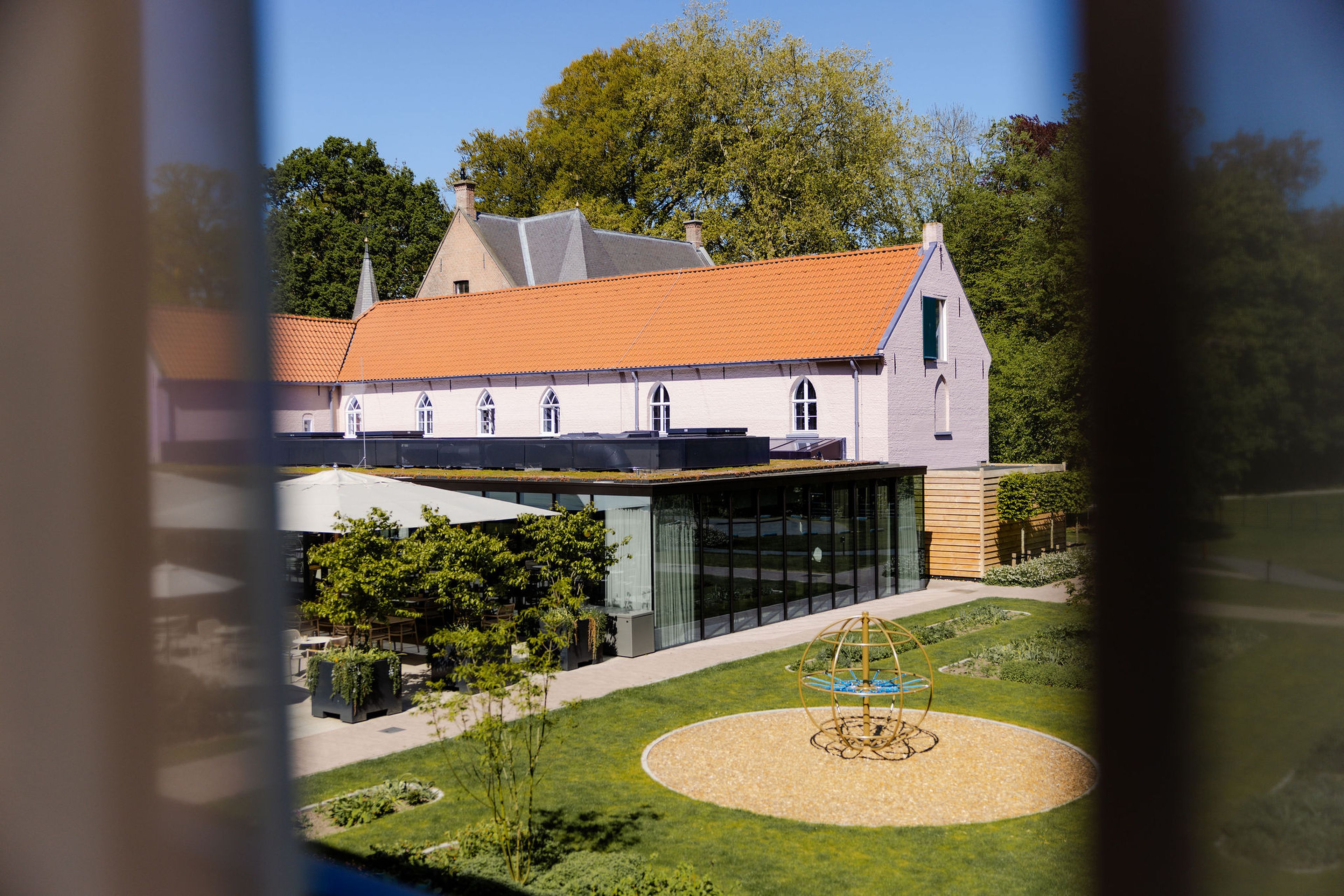 Kasteelzicht vanuit de Deluxe Room in Kasteel Steenenburg