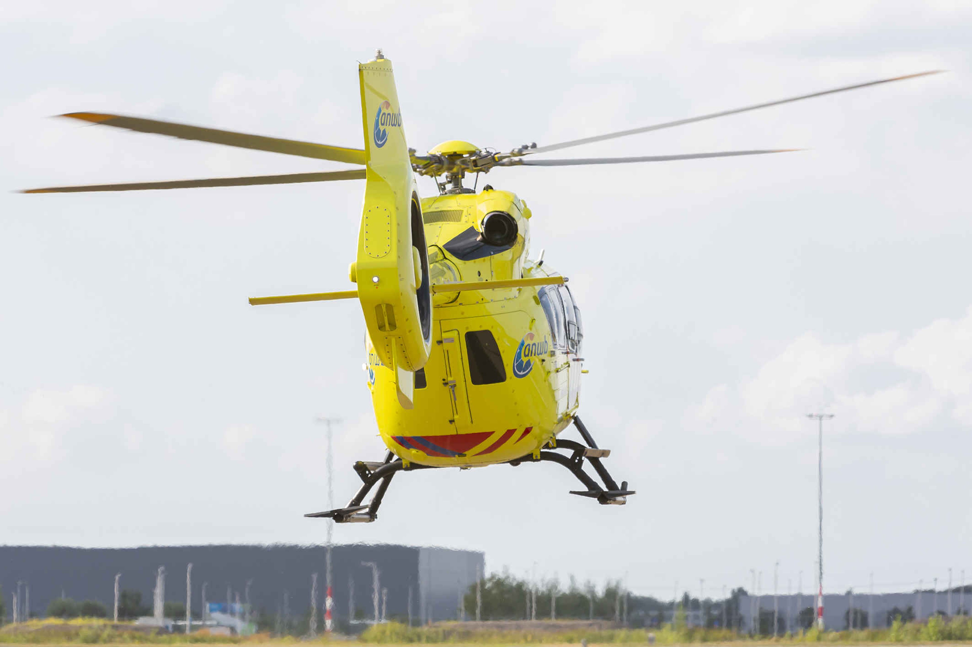 Een ambulance helikopter tijdens de Fly-in: Rescue Heroes bij Luchtvaartmuseum Aviodrome