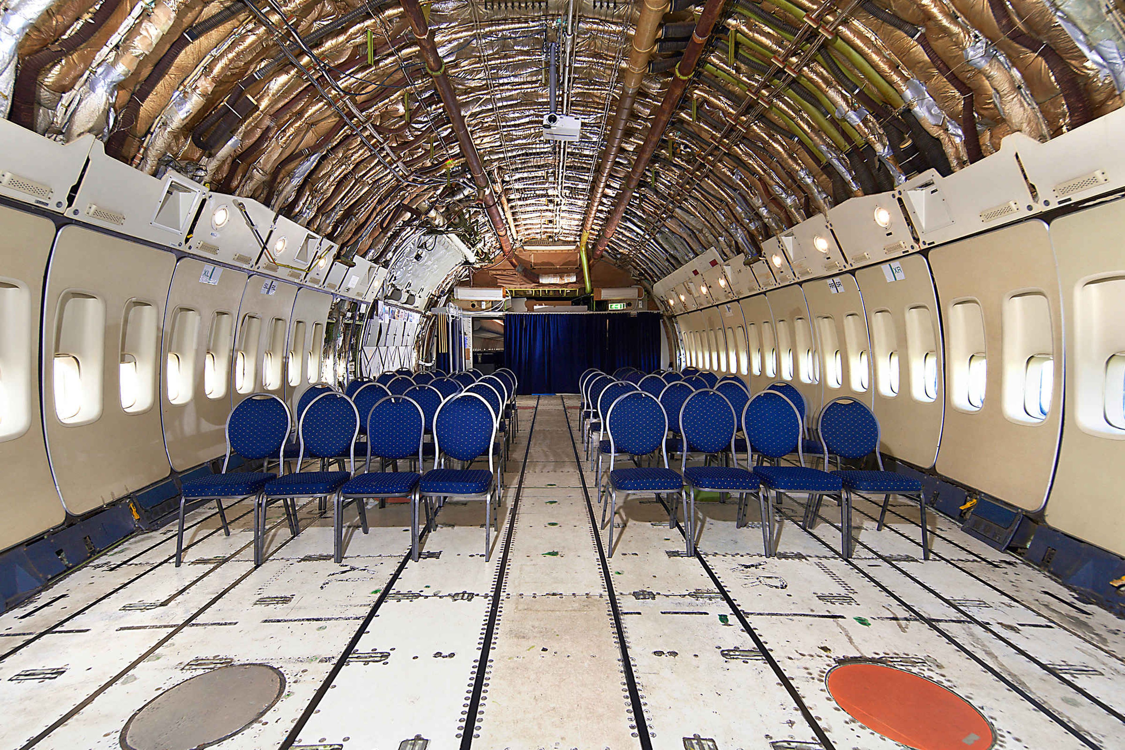 een vooraanzicht van het vrachtruim in de Boeing 747 van Aviodrome