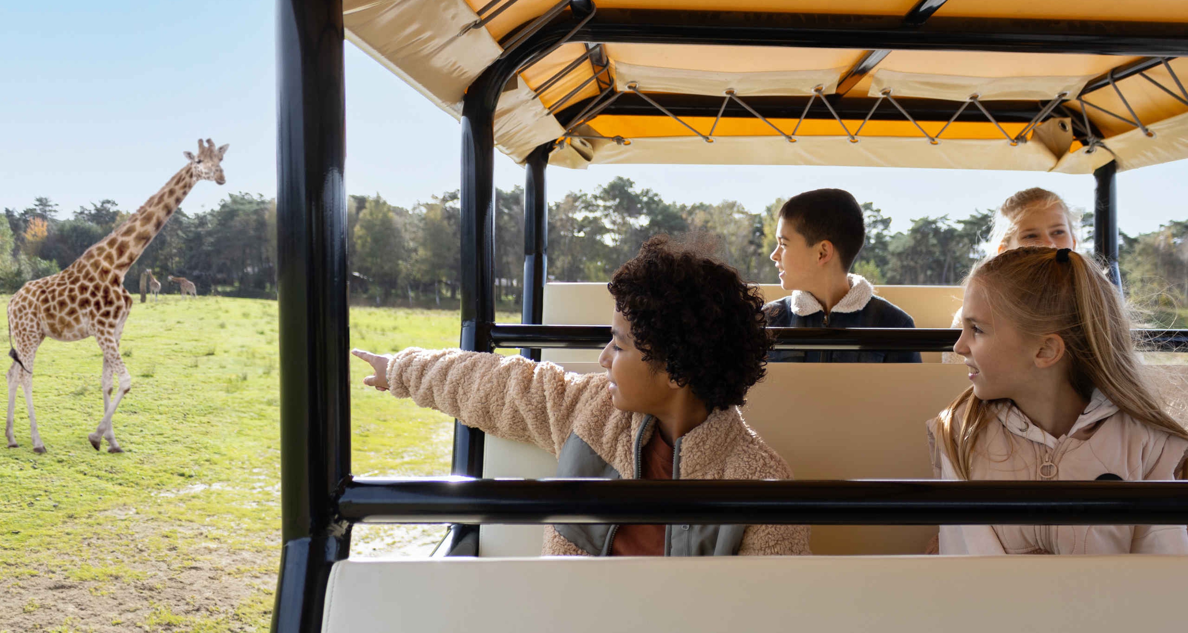 Een kinderfeestje gaat op avontuur met de Gamedrive bij Safaripark Beekse Bergen.