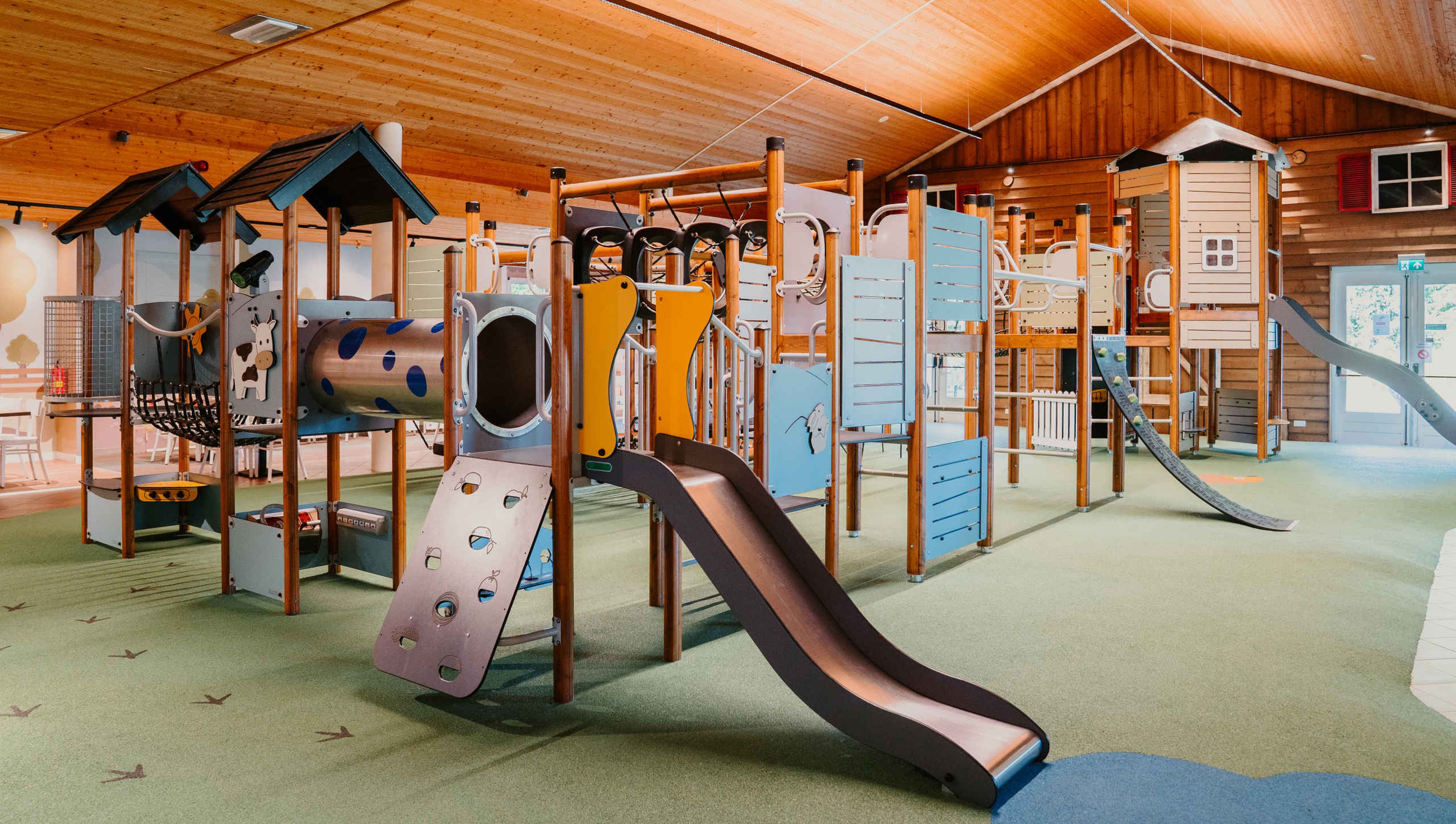 Indoor spelen in de binnenspeeltuin van Vakantiepark Dierenbos