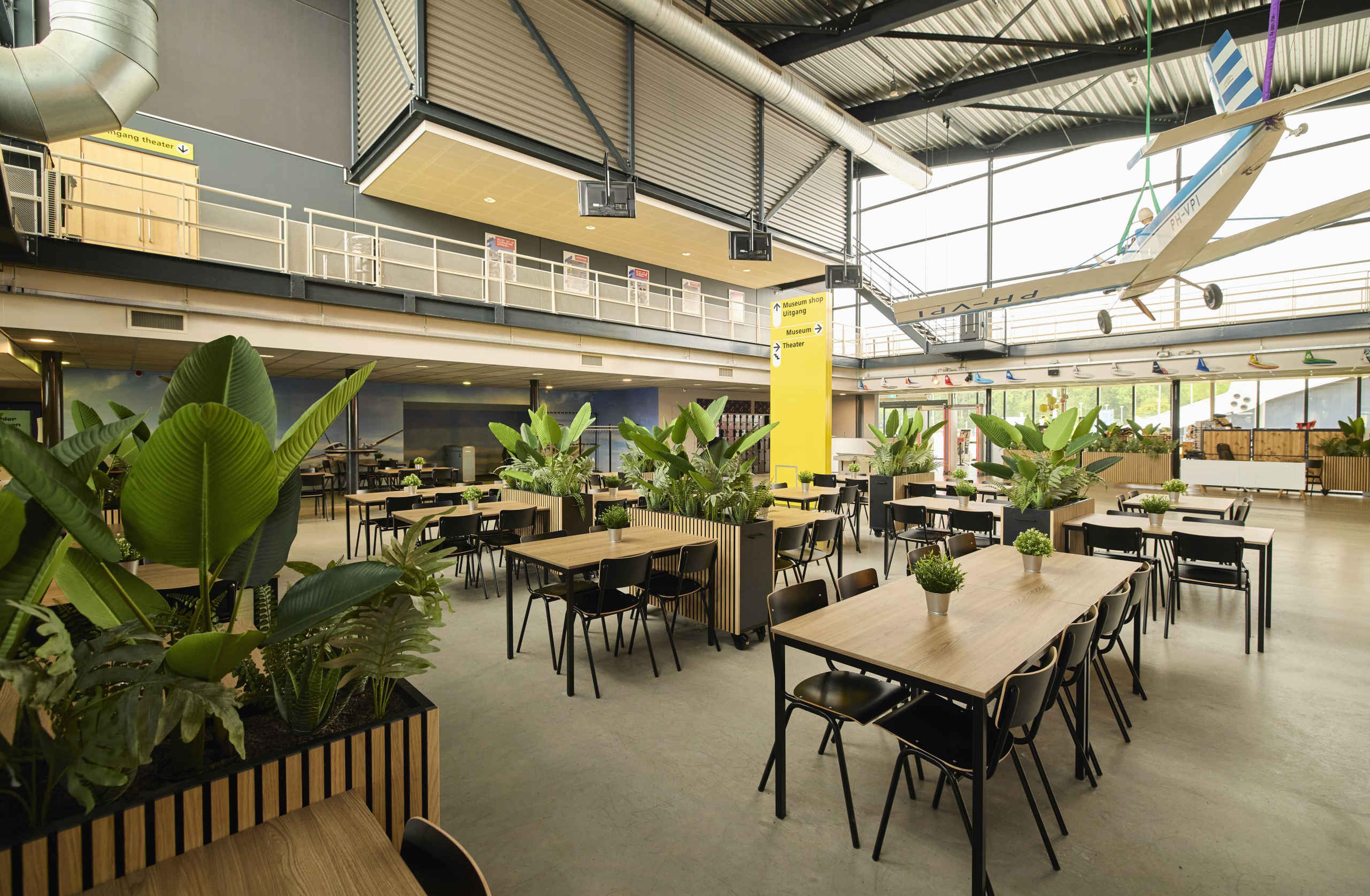 Het Skymasterplein bij Aviodrome