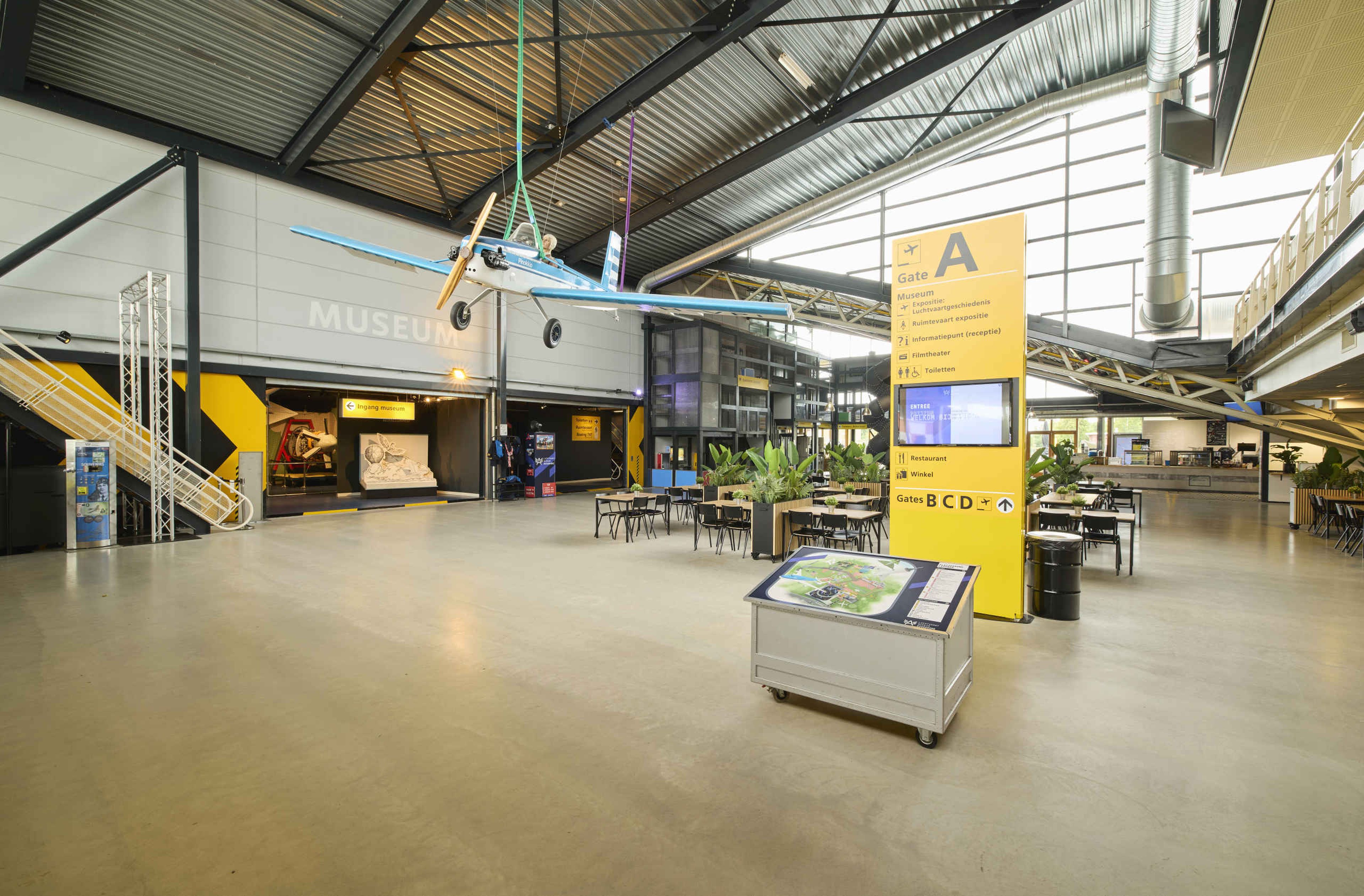 Het Skymasterplein bij Aviodrome