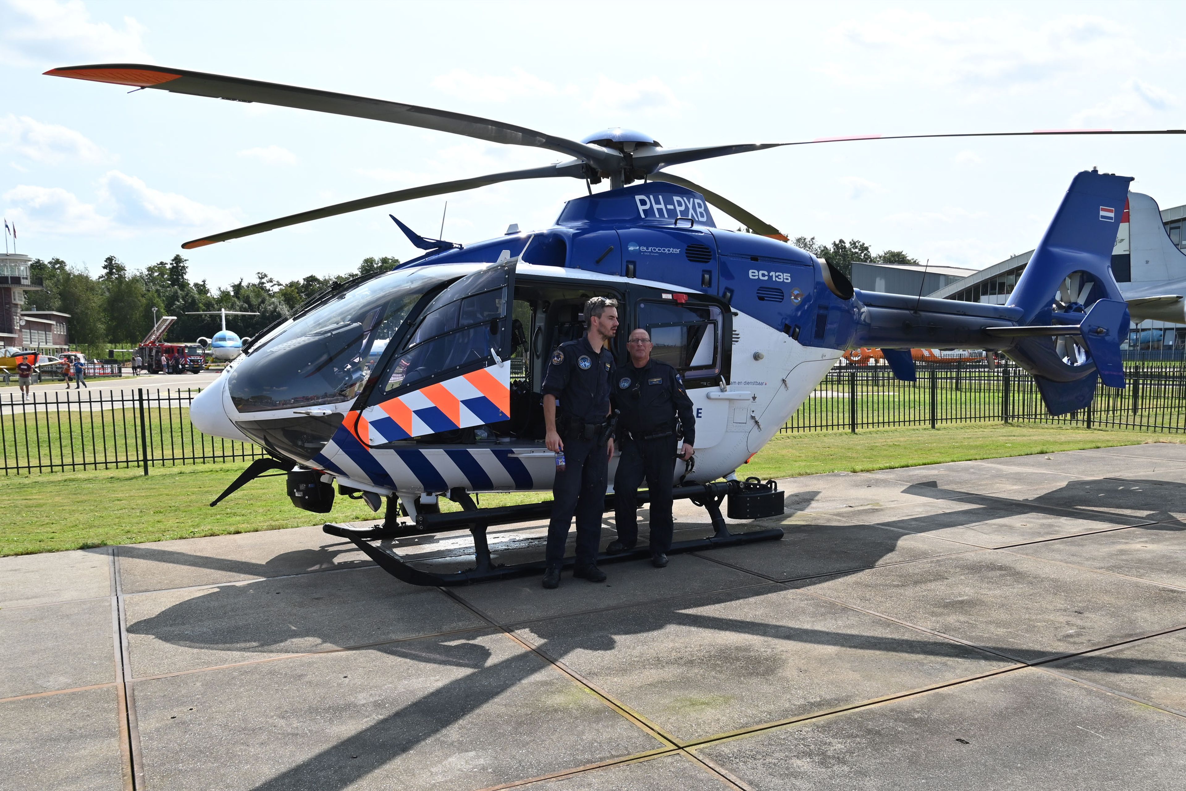 Een politie helikopter tijdens de Fly-in: Rescue Heroes bij Luchtvaartmuseum Aviodrome