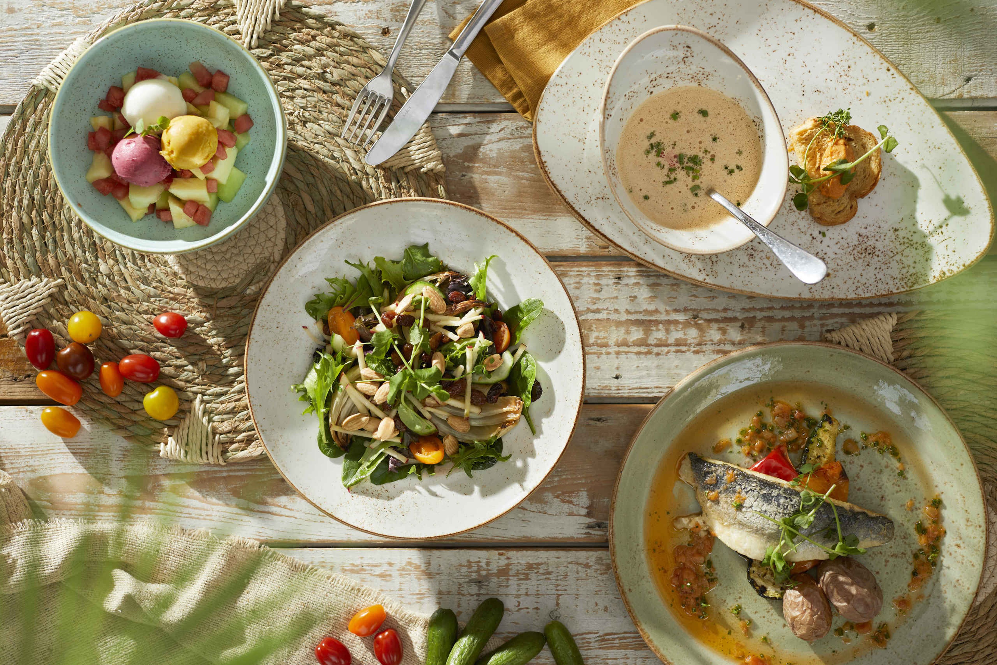 Een selectie van gerechten die je kunt bestellen bij restaurant Labadi op Lake Resort Beekse Bergen.