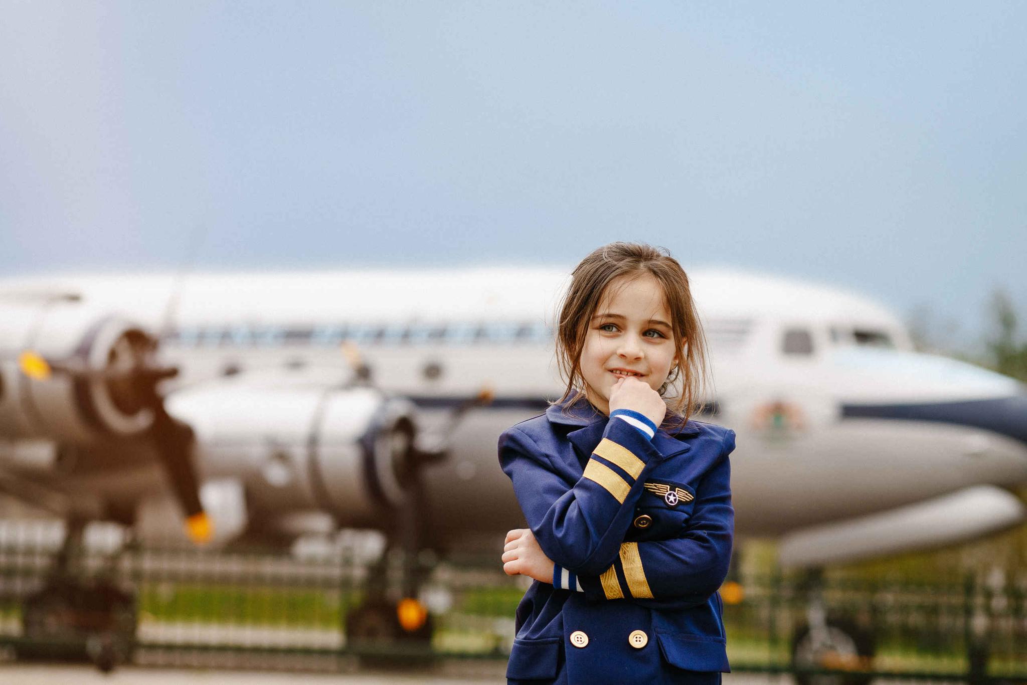 Meisje volgt de pilotenopleiding bij Luchtvaartmuseum Aviodrome