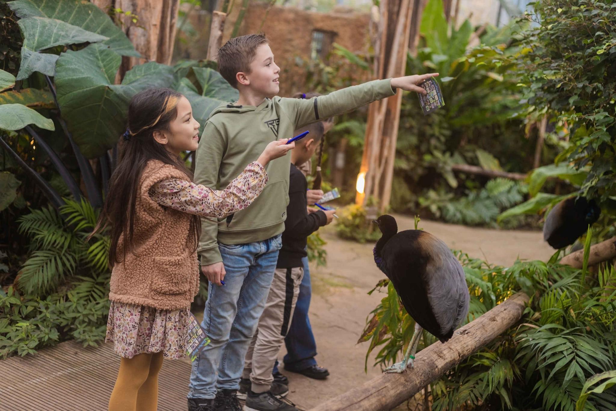 Kinderen kinderfeestje wijzen speurtocht madidi ZooParc Overloon