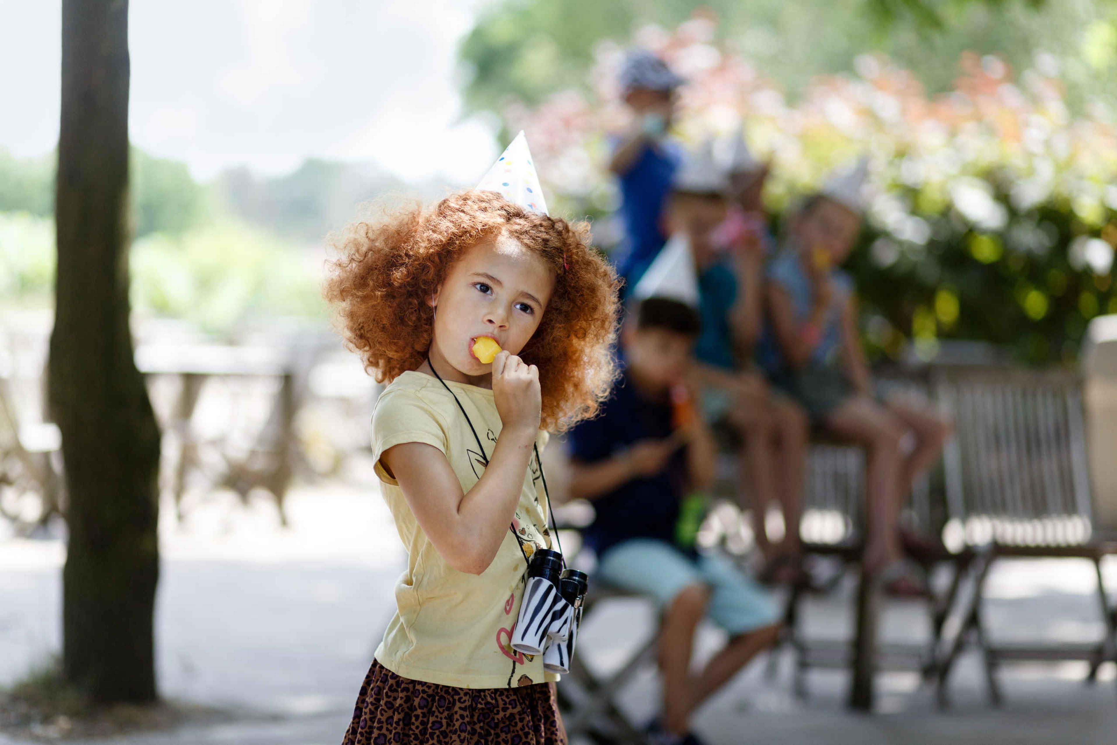 Zomer kinderen eet ijsje Safaripark Beekse Bergen