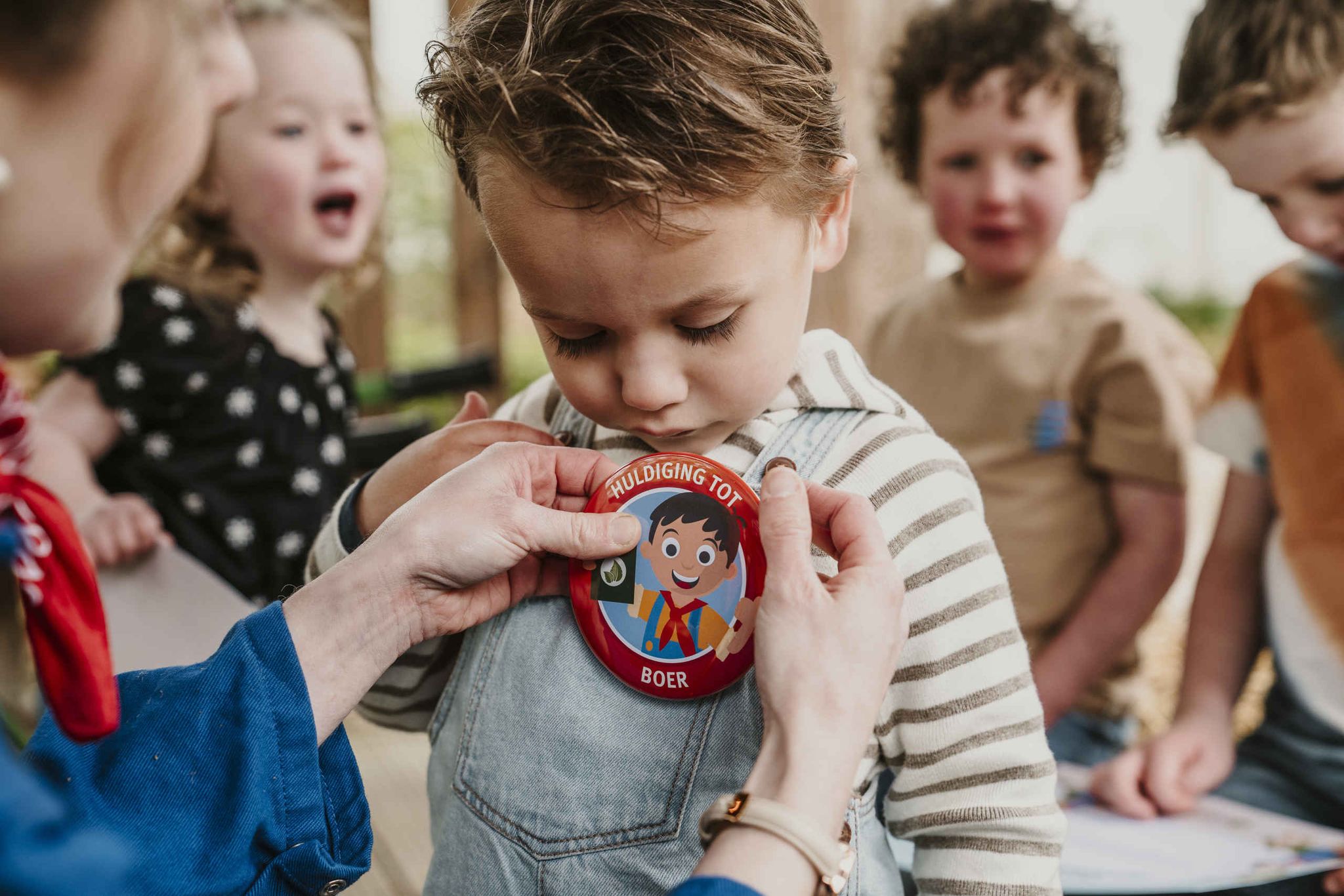 Kinderen worden gehuldigd tot boer of boerin op Vakantiepark Dierenbos