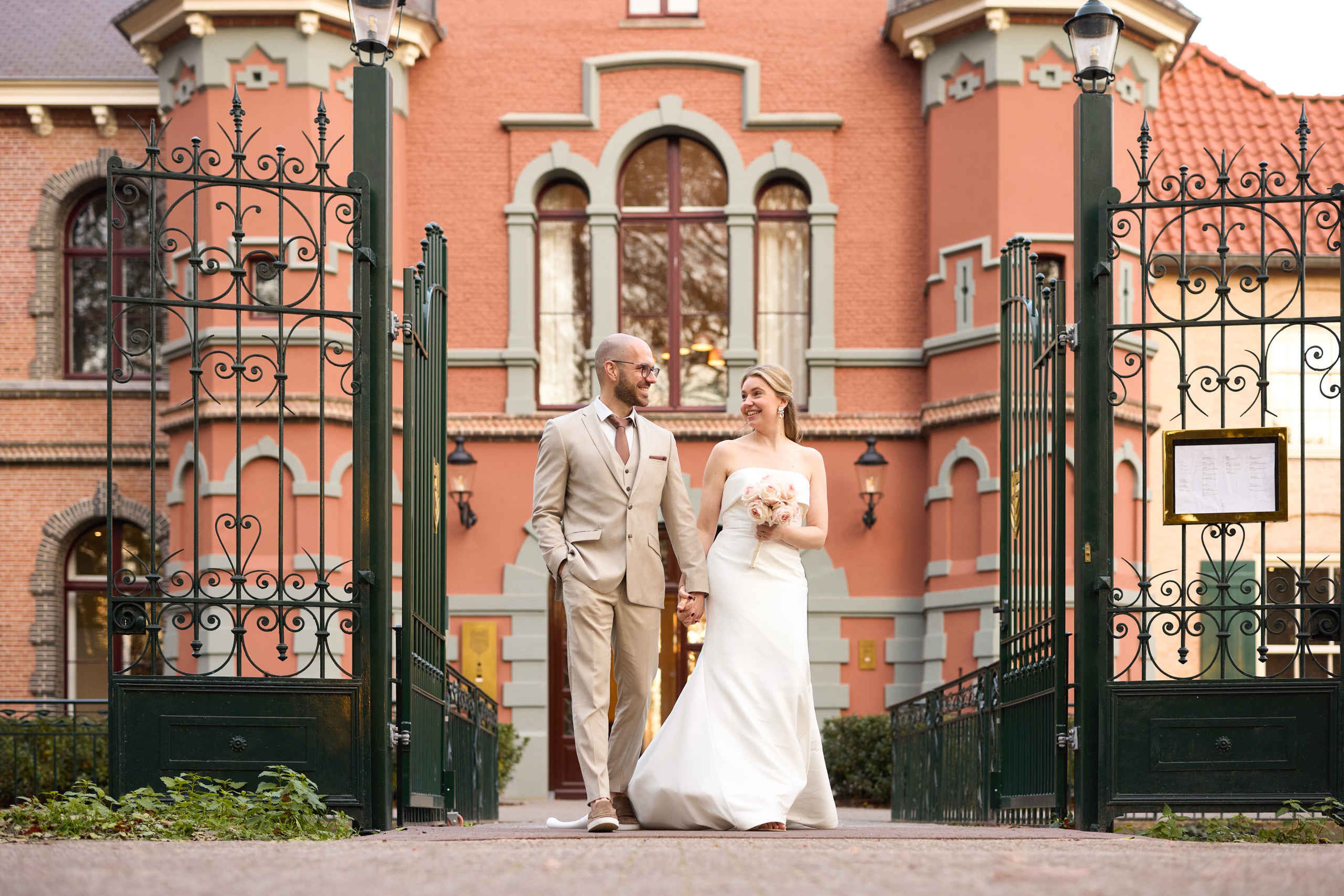Lente zomer bruiloft buiten shoot trouwen in Kasteel Steenenburg