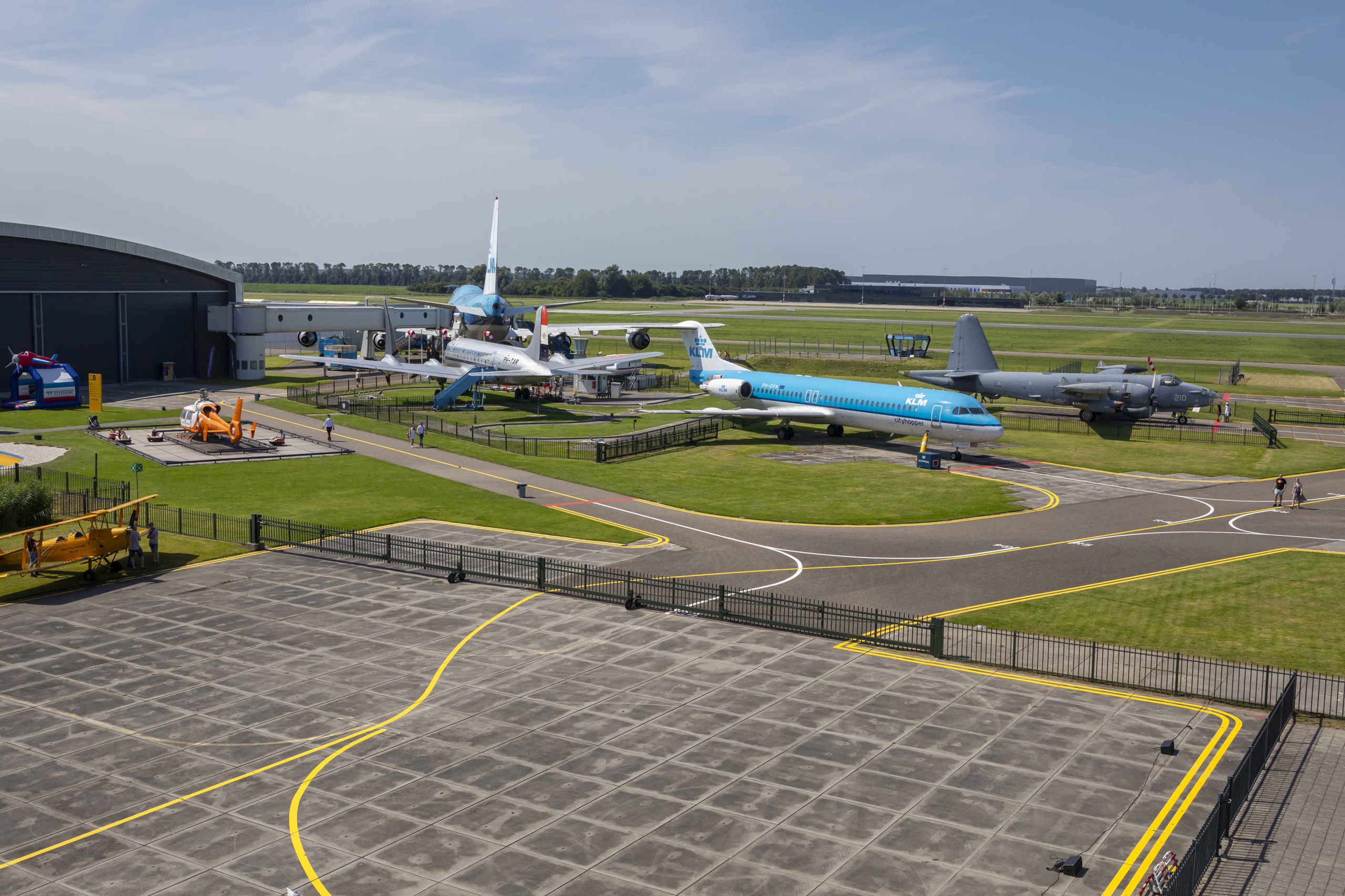 Fly-In event KLM bovenaanzicht Luchtvaartmuseum Aviodrome