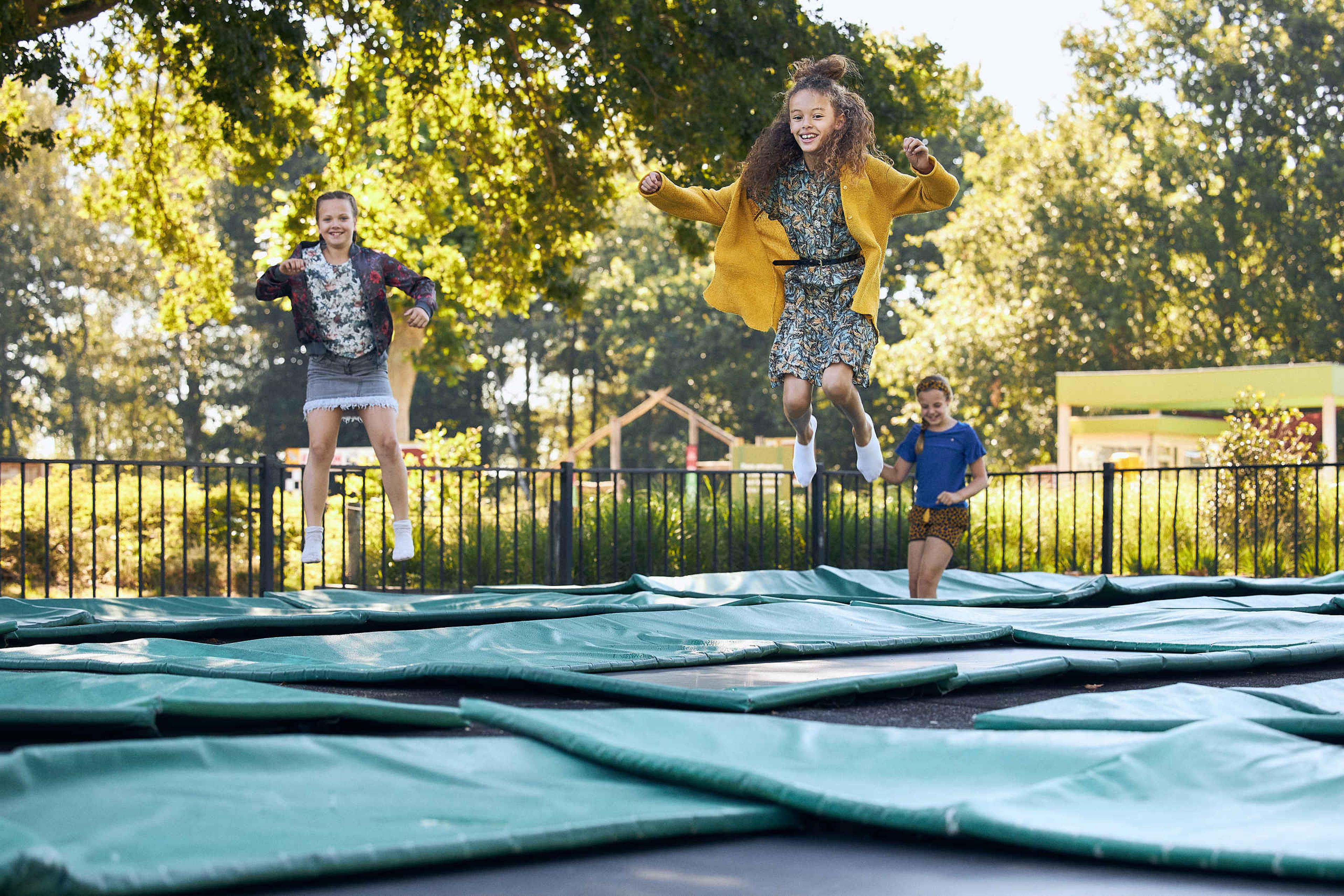 Kinderen op de trampolines bij Speelland Beekse Bergen