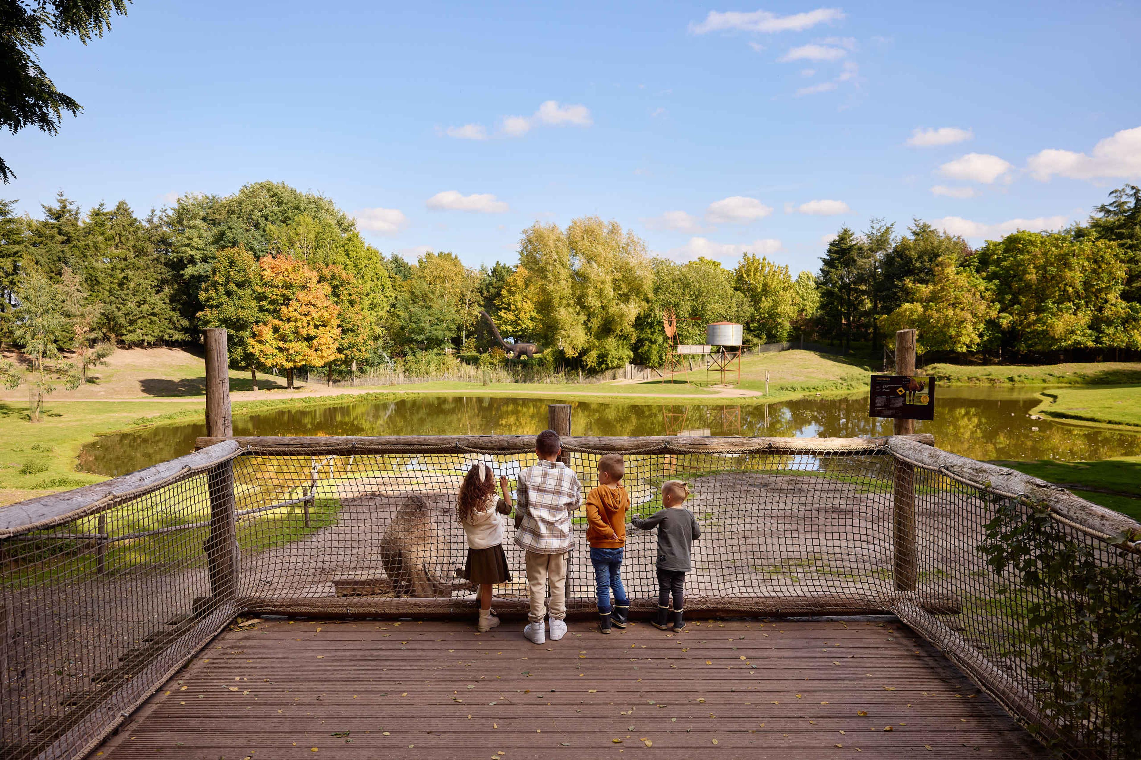 Herfstbeeld kinderen bij outback ZooParc Overloon
