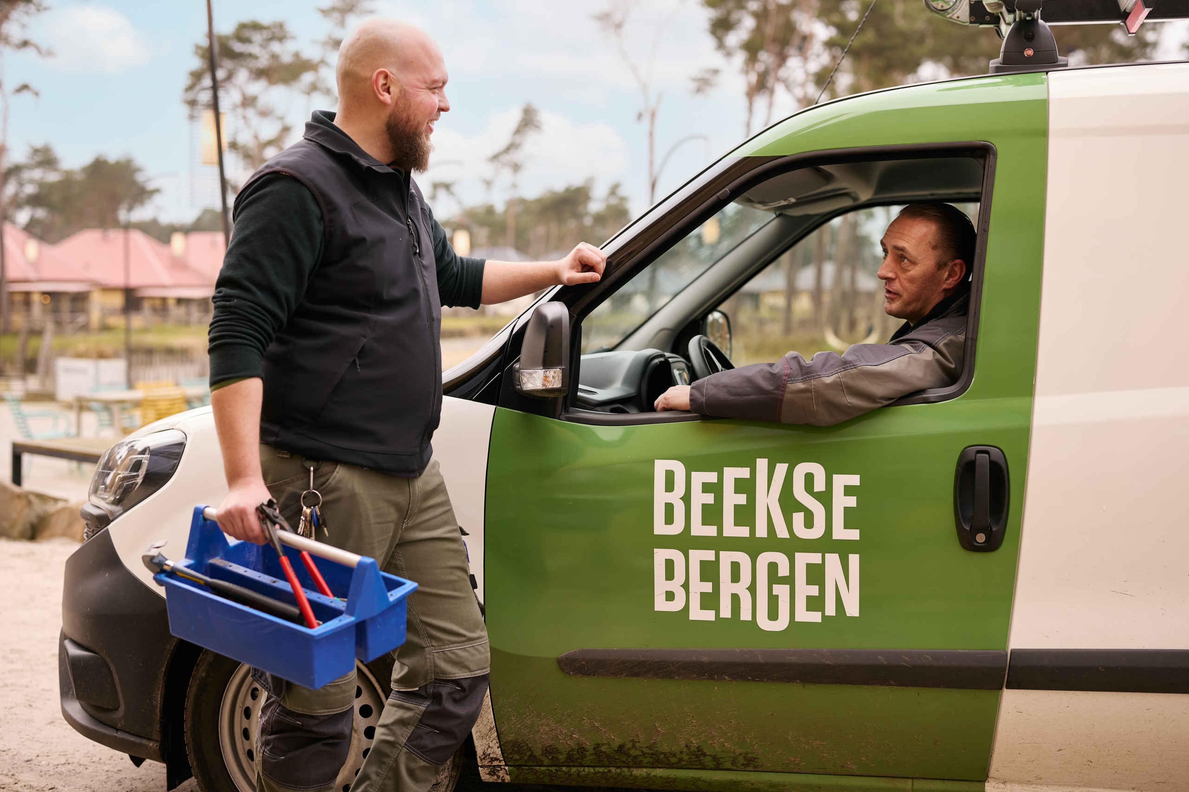 Medewerkers van de technische dienst bij Beekse Bergen