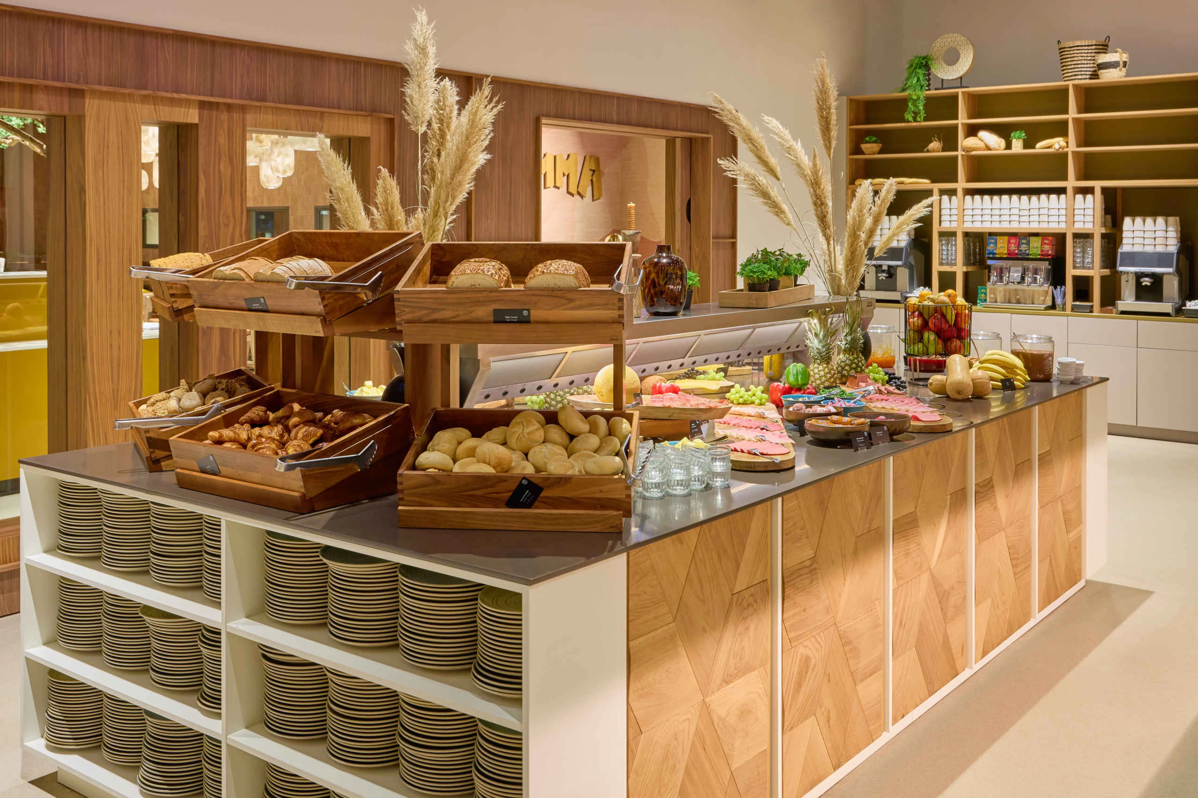 Het ontbijtbuffet bij restaurant Amma bij Beekse Bergen.