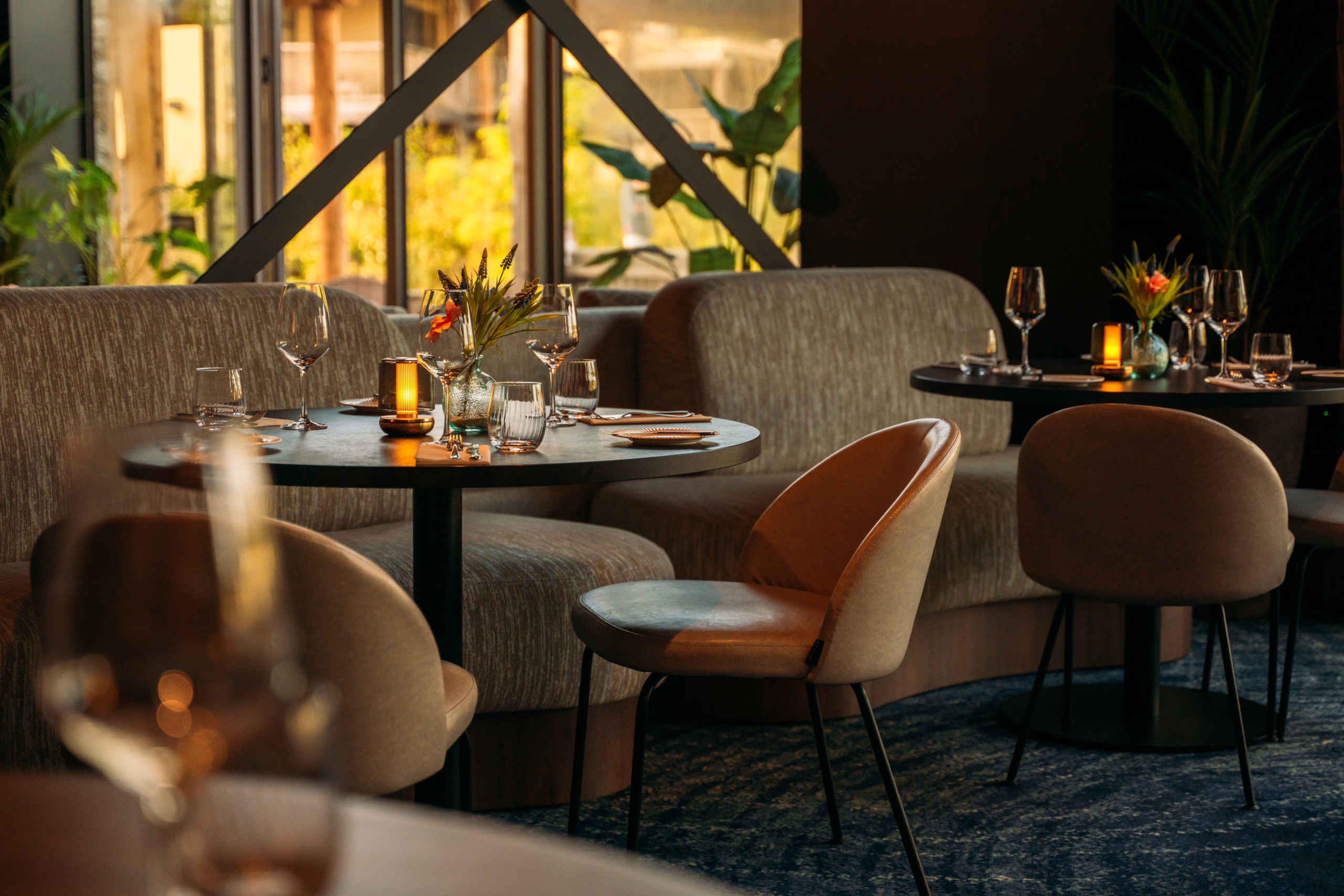 Tafelsetting nieuwe interieur van Bar & Restaurant Nommos
