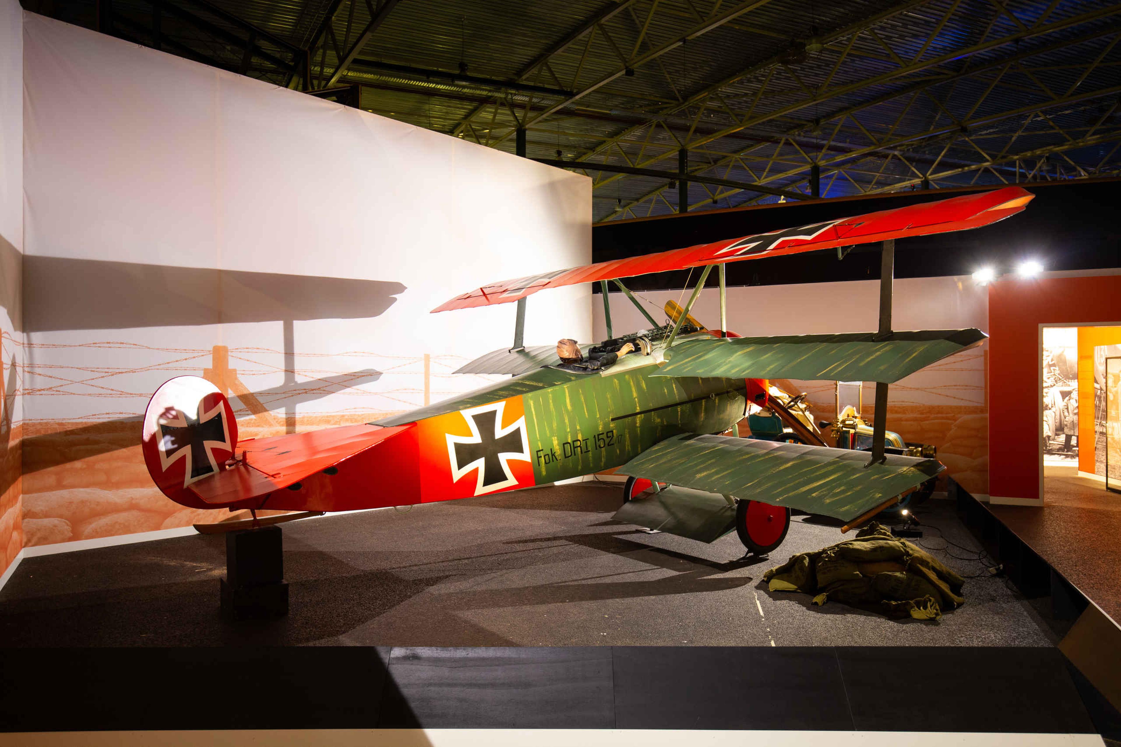 Een Fokker DR-1 in de 100 jaar burgerluchtvaart expositie in Luchtvaartmuseum Aviodrome