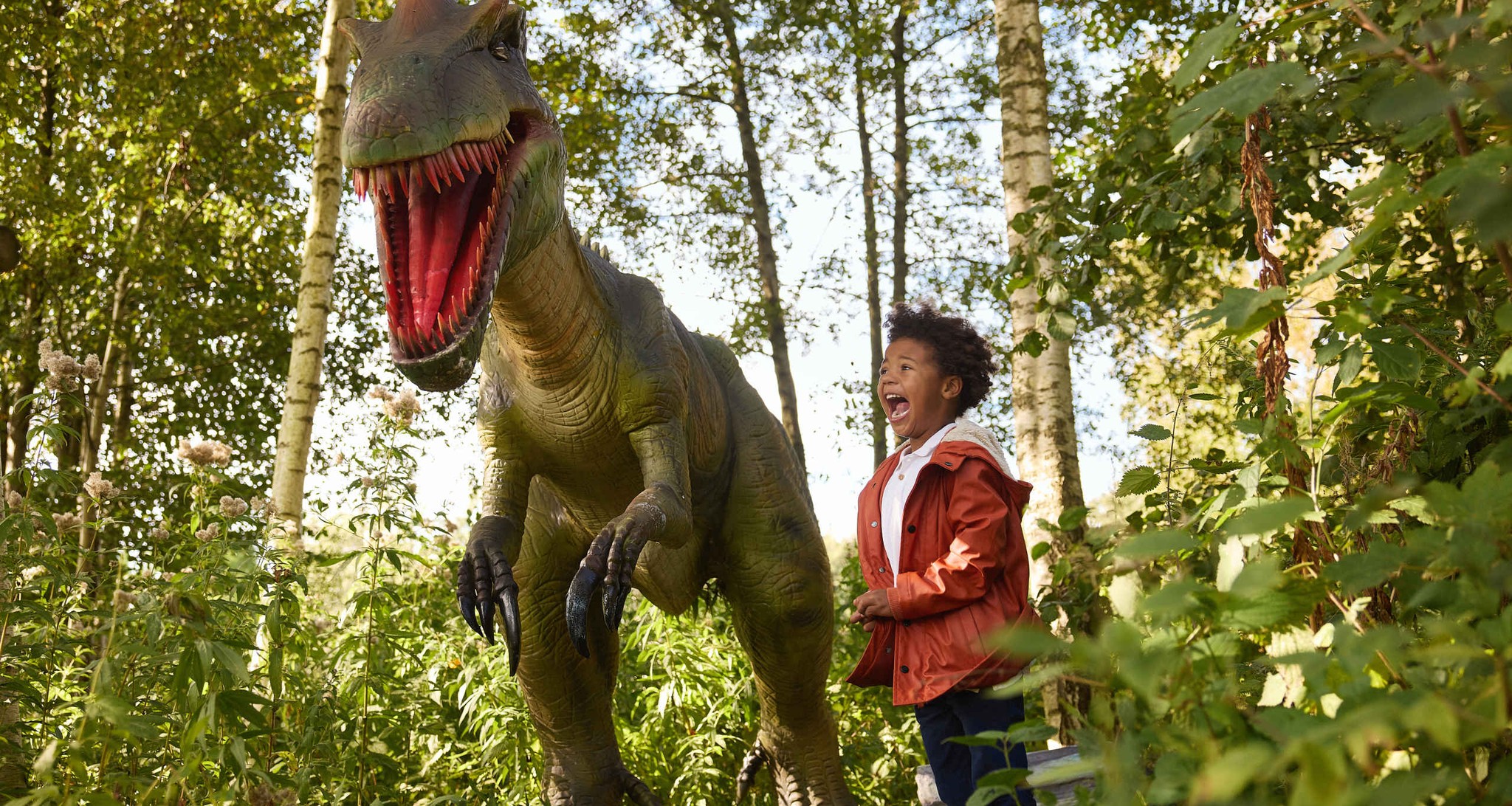 Kind bij dino tijdens Dino Weken in AquaZoo Leeuwarden