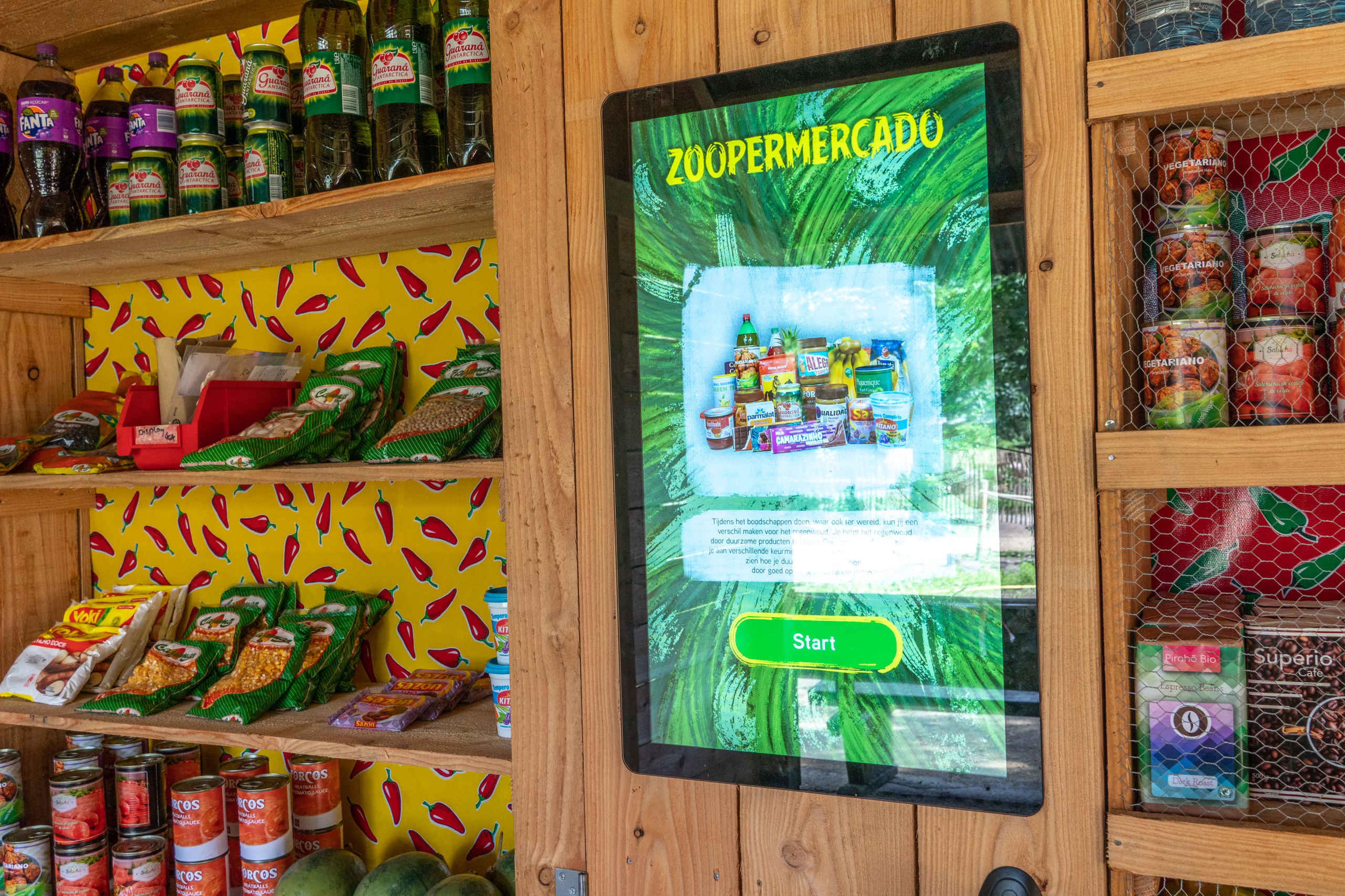 Supermarkt met educatie in Madidi in ZooParc Overloon