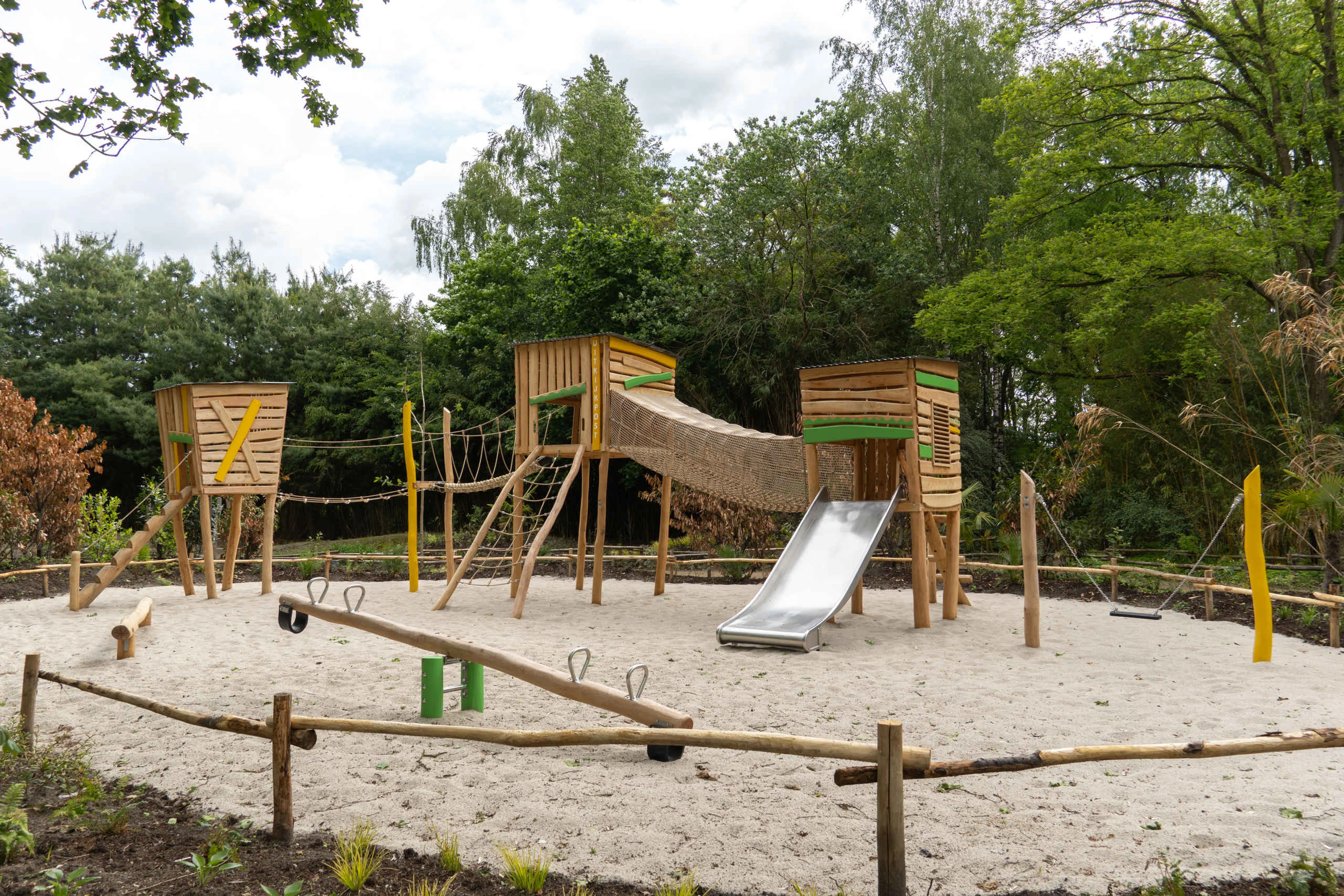 De speeltuin bij het horecapunt Bush Bites in ZooParc Overloon