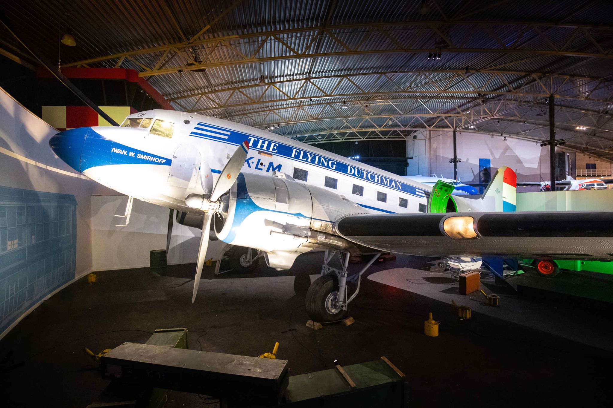 De Douglas DC-3 in de 100 jaar burgerluchtvaart expositie in Luchtvaartmuseum Aviodrome