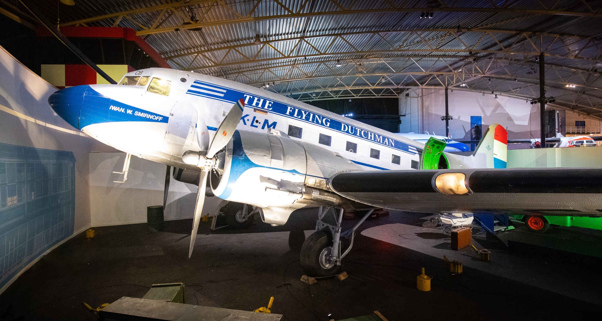 De Douglas DC-3 in de 100 jaar burgerluchtvaart expositie in Luchtvaartmuseum Aviodrome