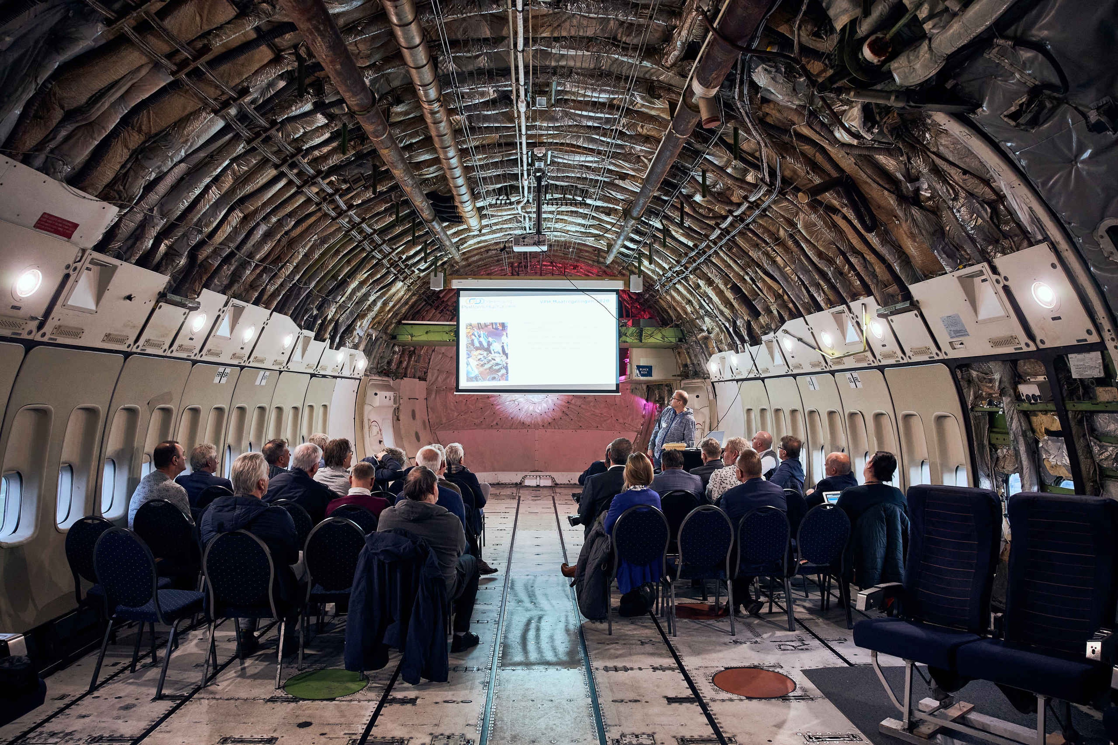 Een presentatie in het vrachtruim van de boeing 747 van Aviodrome