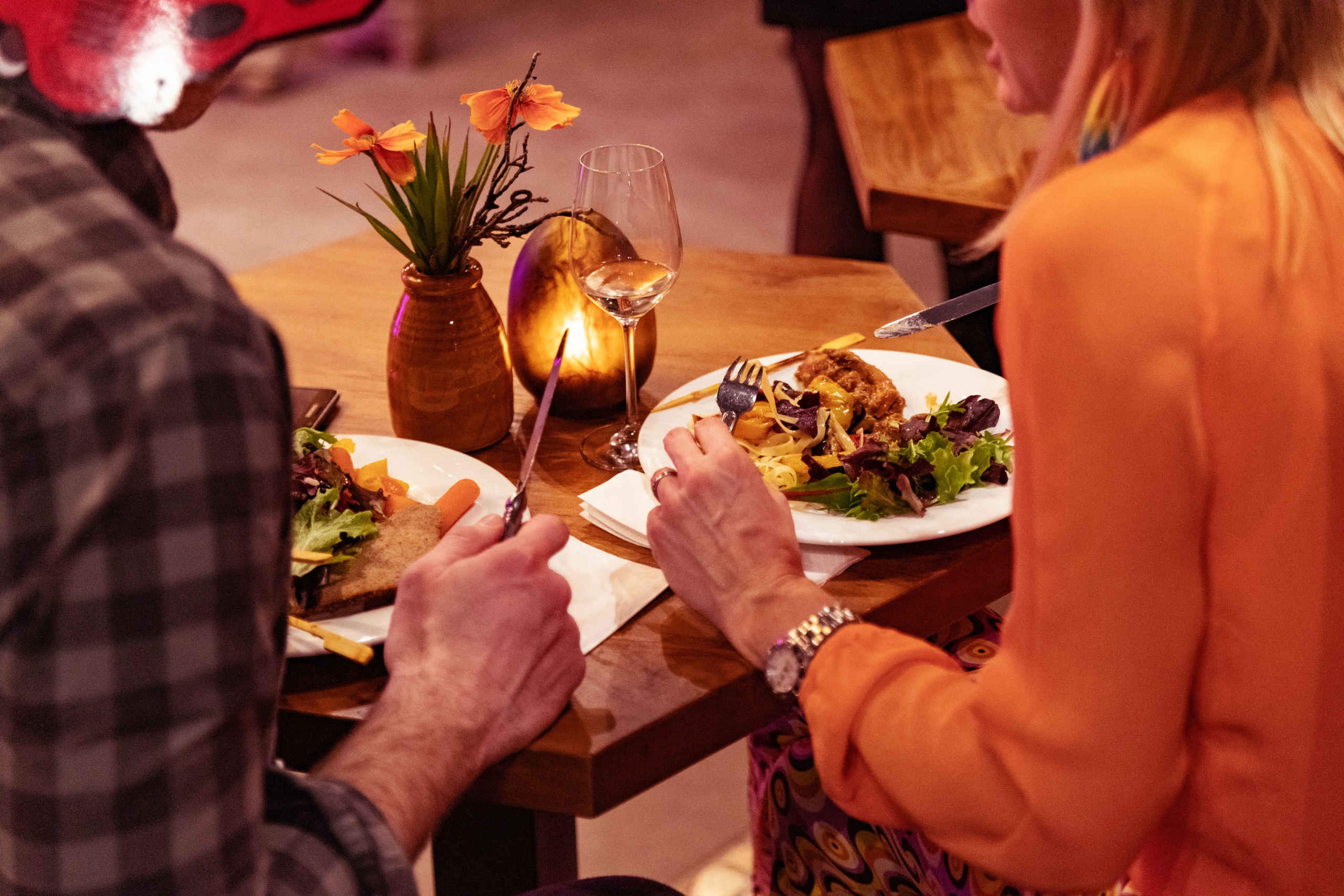 Een verzorgd diner tijdens een evenement bij Beekse Bergen