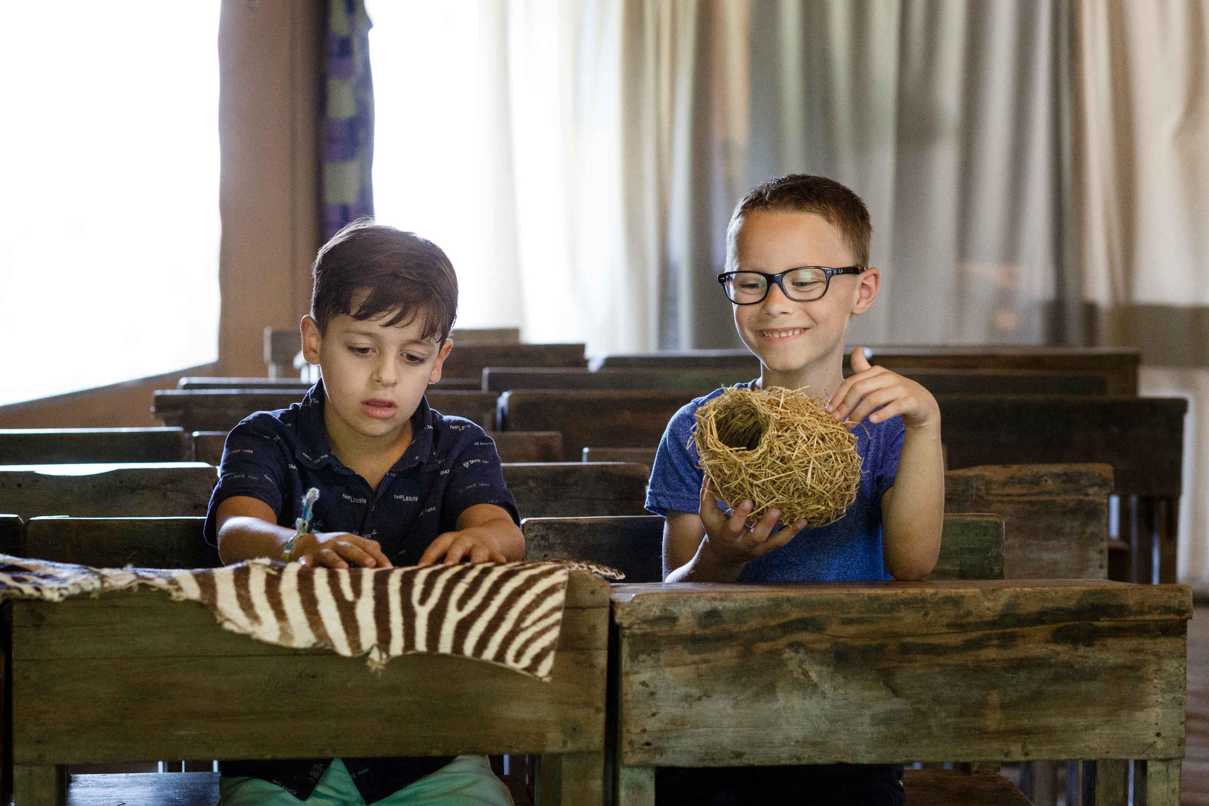 Kinderen schoolklas dierenhuid nestje Safaripark Beekse Bergen