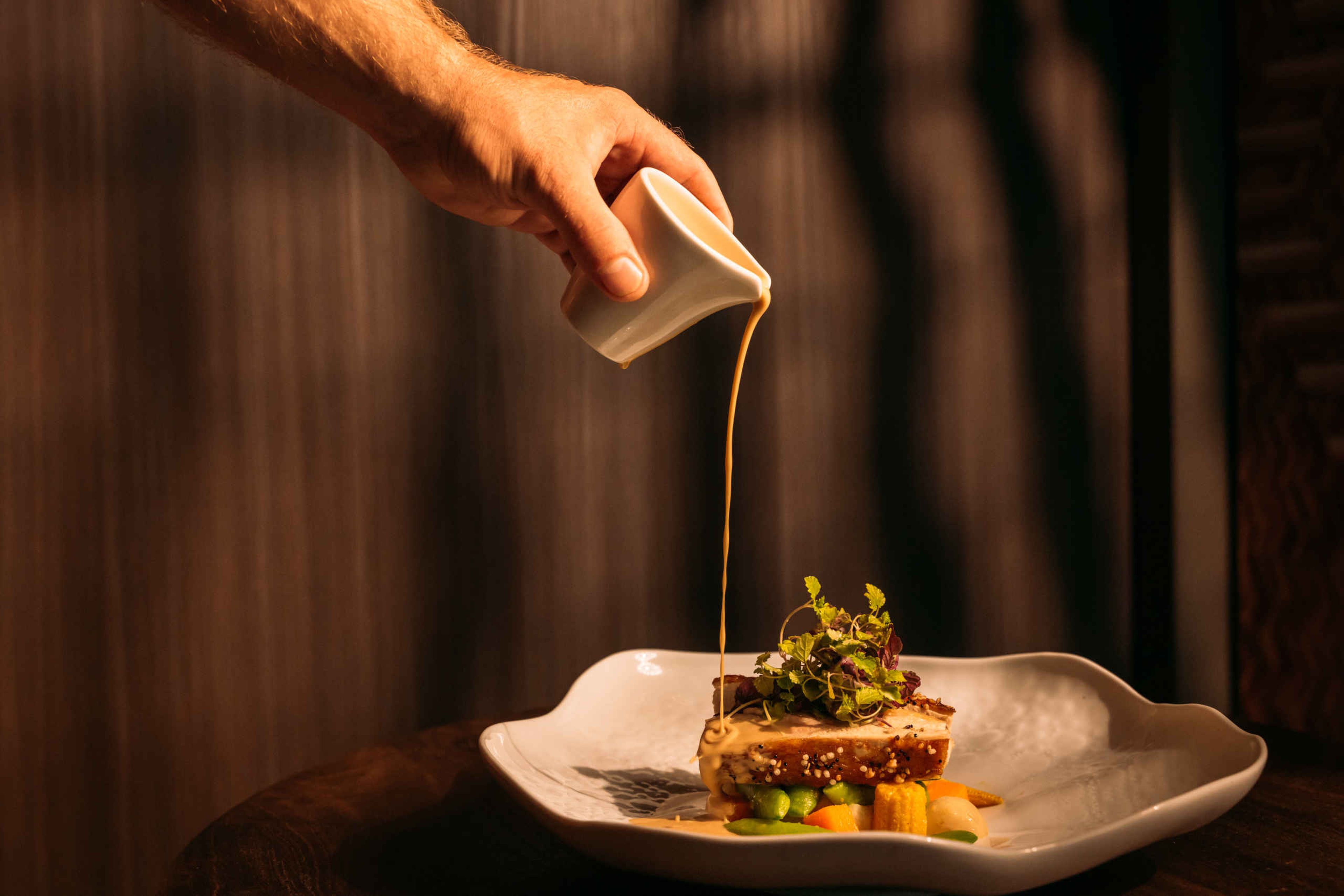 Bereiding van het gerecht vis van de dag in Bar & Restaurant Nommos Beekse Bergen