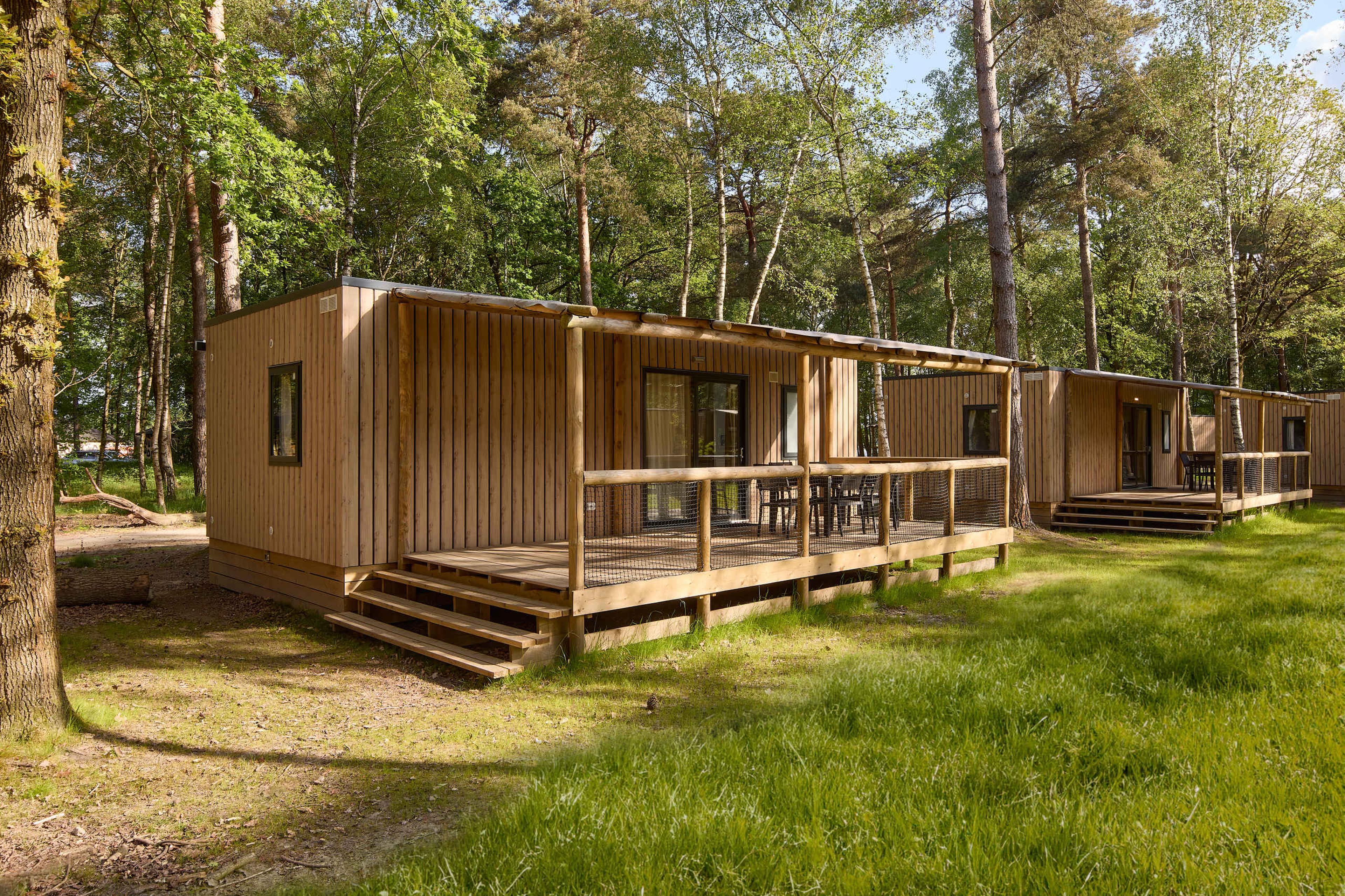 Aanzicht van de Forest Cabin op Lake Resort Beekse Bergen