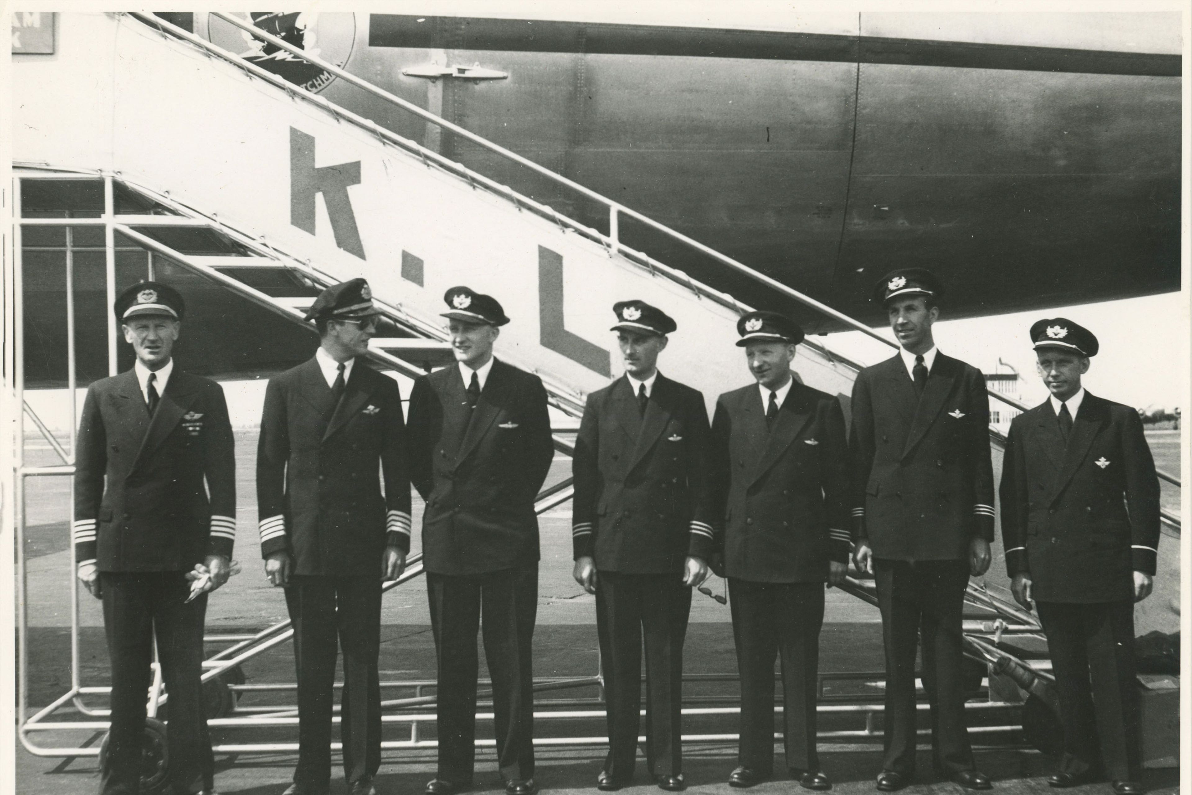 De crew van de PH-TAR in een expositie bij Luchtvaartmuseum Aviodrome