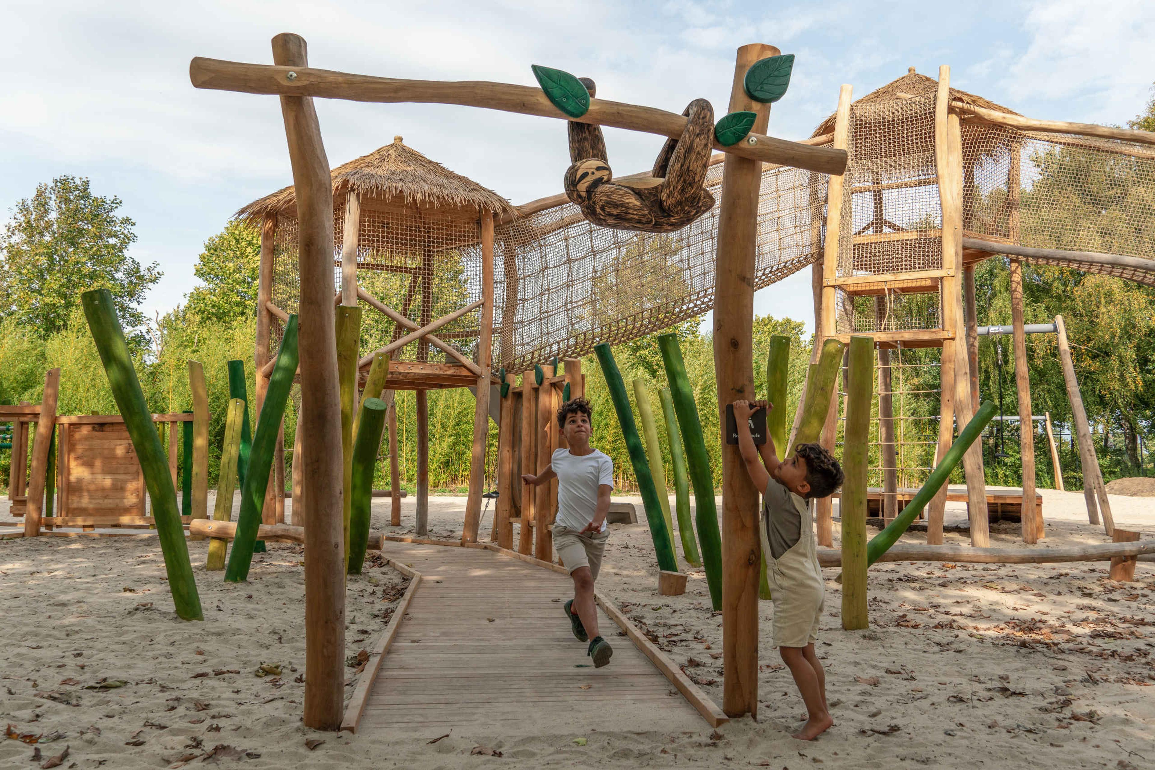 Kinderen in speeltuin bij Madidi in ZooParc Overloon