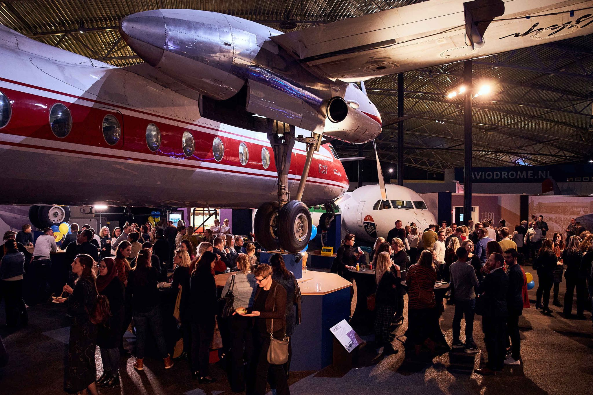 Een evenement in de museumzaal van Aviodrome