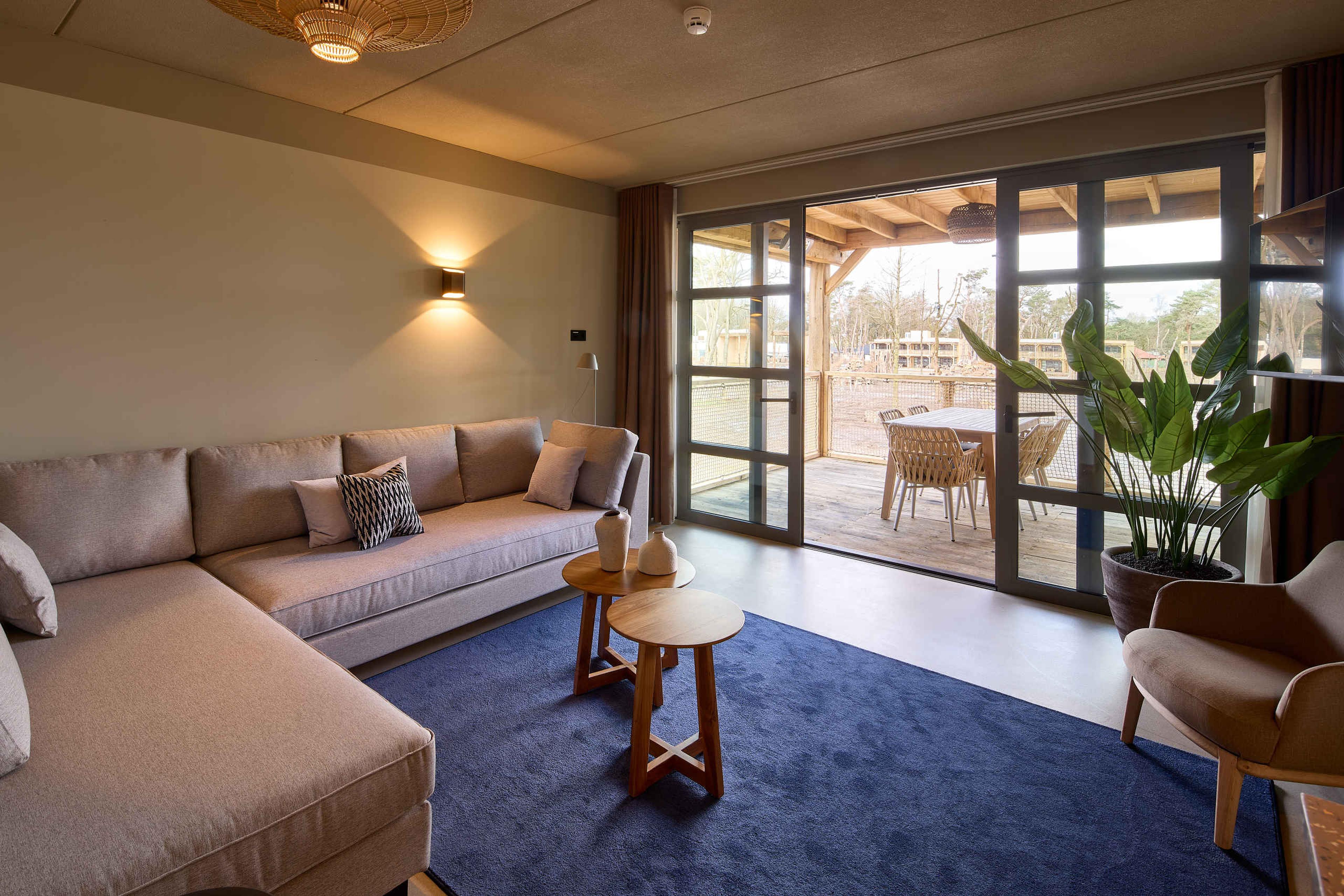 Uitzicht vanuit de Savanne Suite op Safari Hotel Beekse Bergen