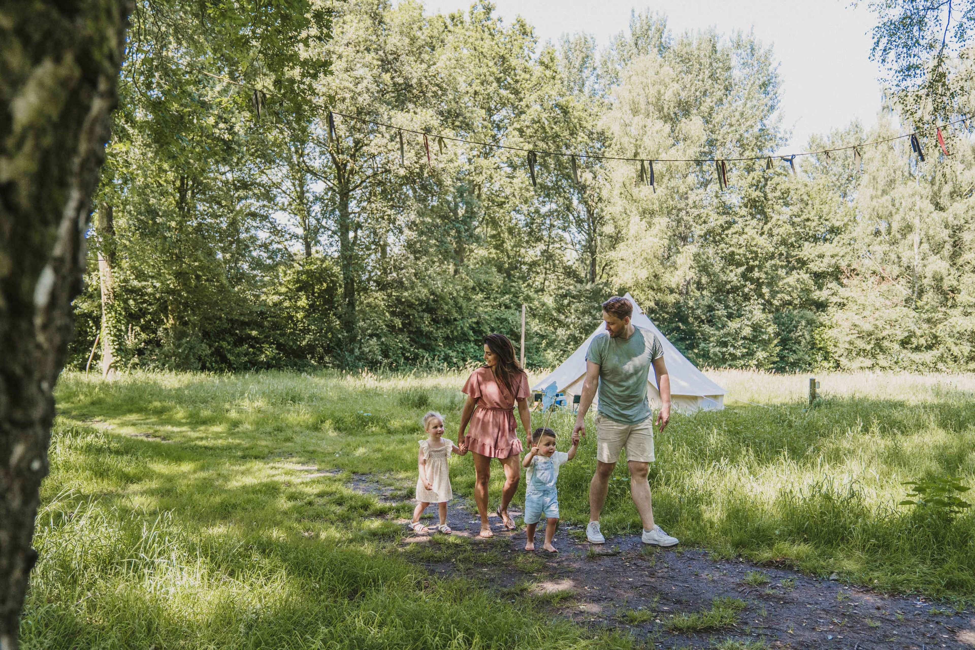 Dierenbos zomerbeelden overnachten gezin