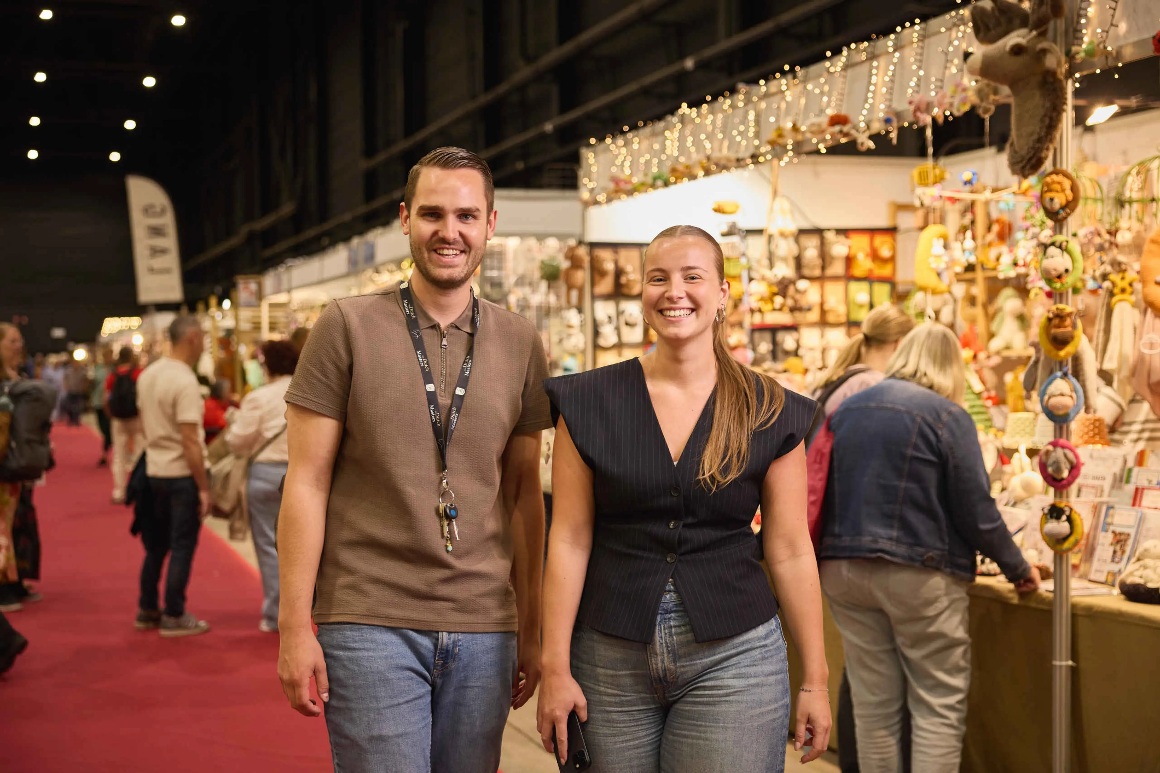 Twee collega's van Projectmanagement bij De Brabanthallen