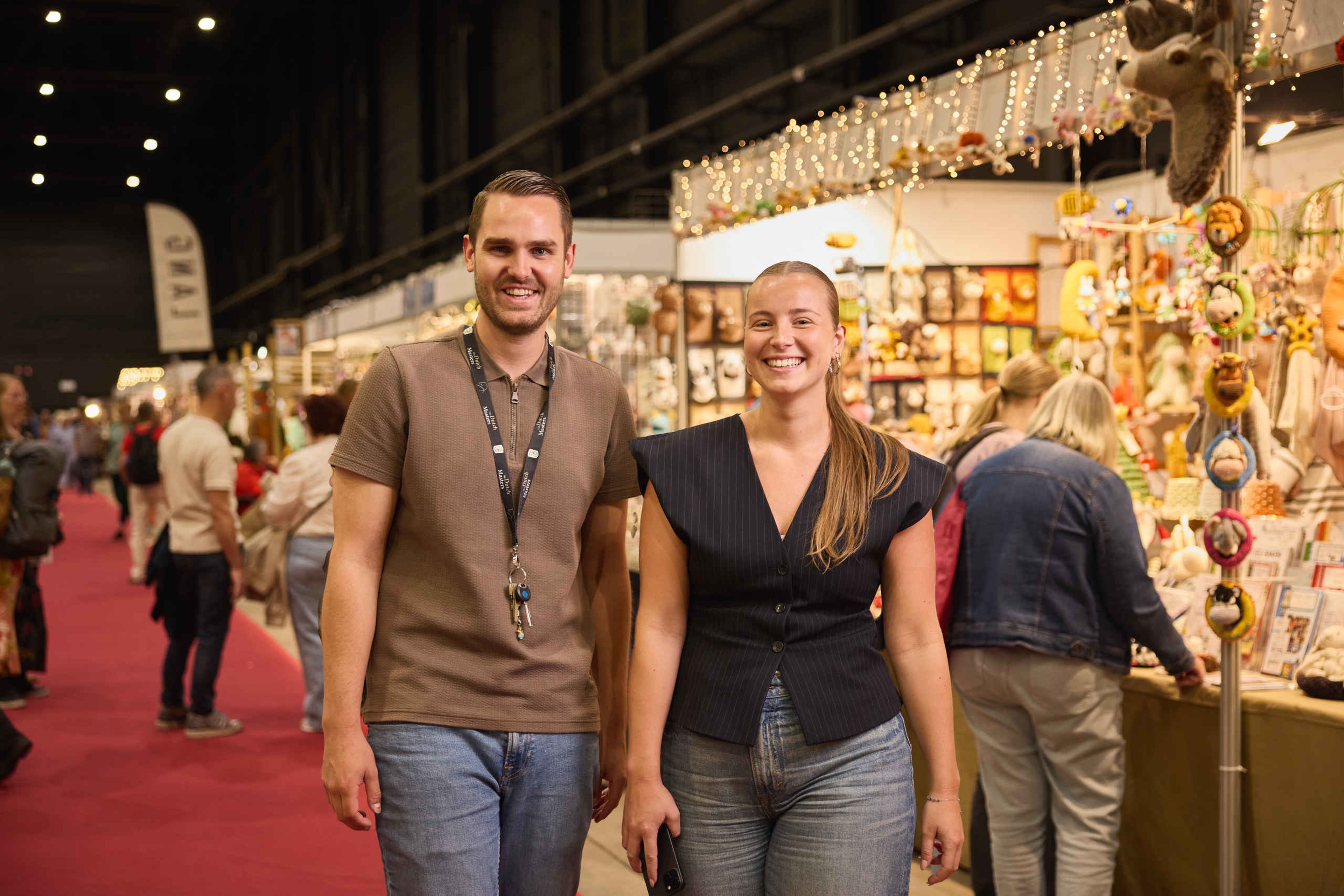 Twee collega's van Projectmanagement bij De Brabanthallen
