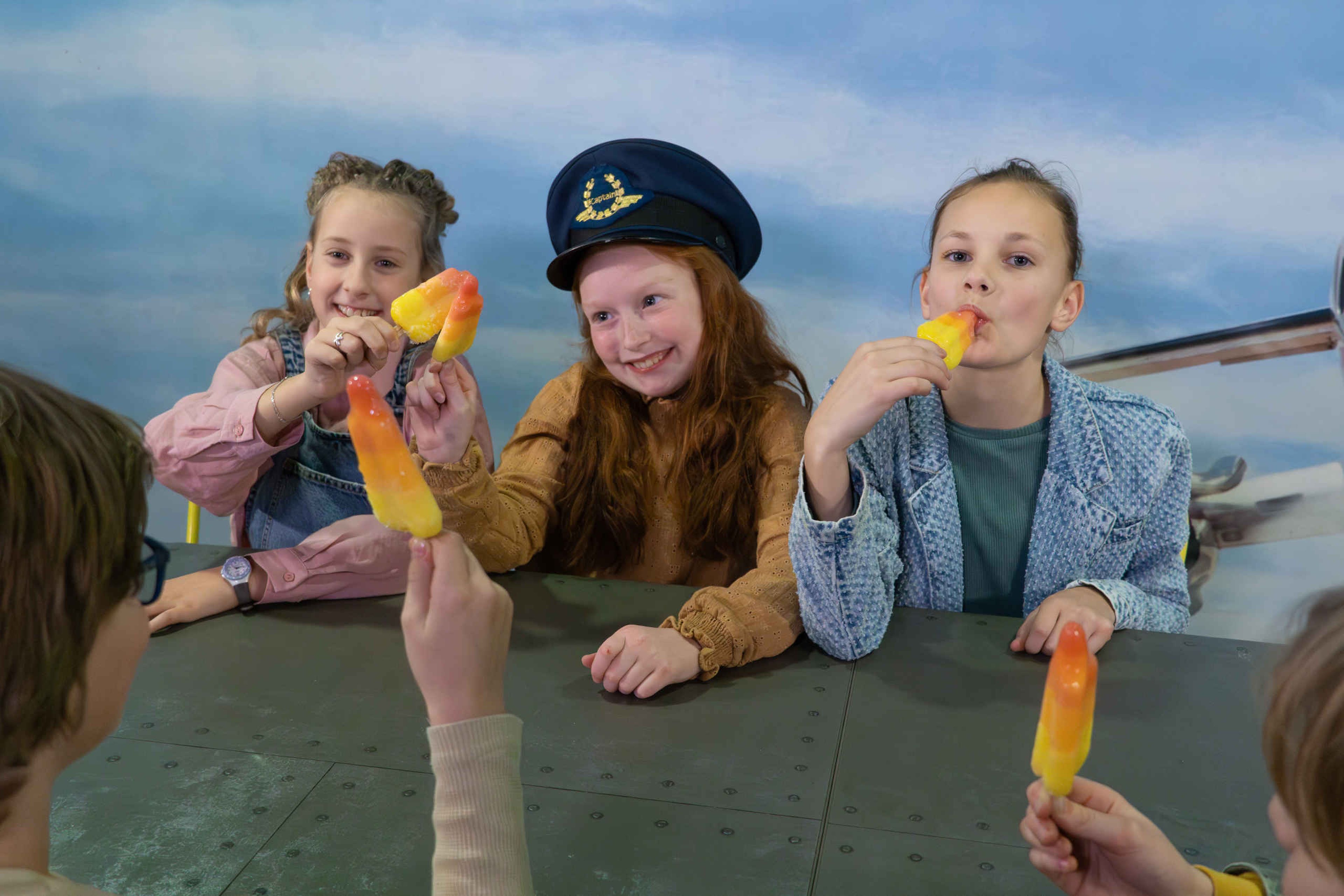 Kinderfeestjes kinderen eten ijsjes schoolreisje Luchtvaartmuseum Aviodrome