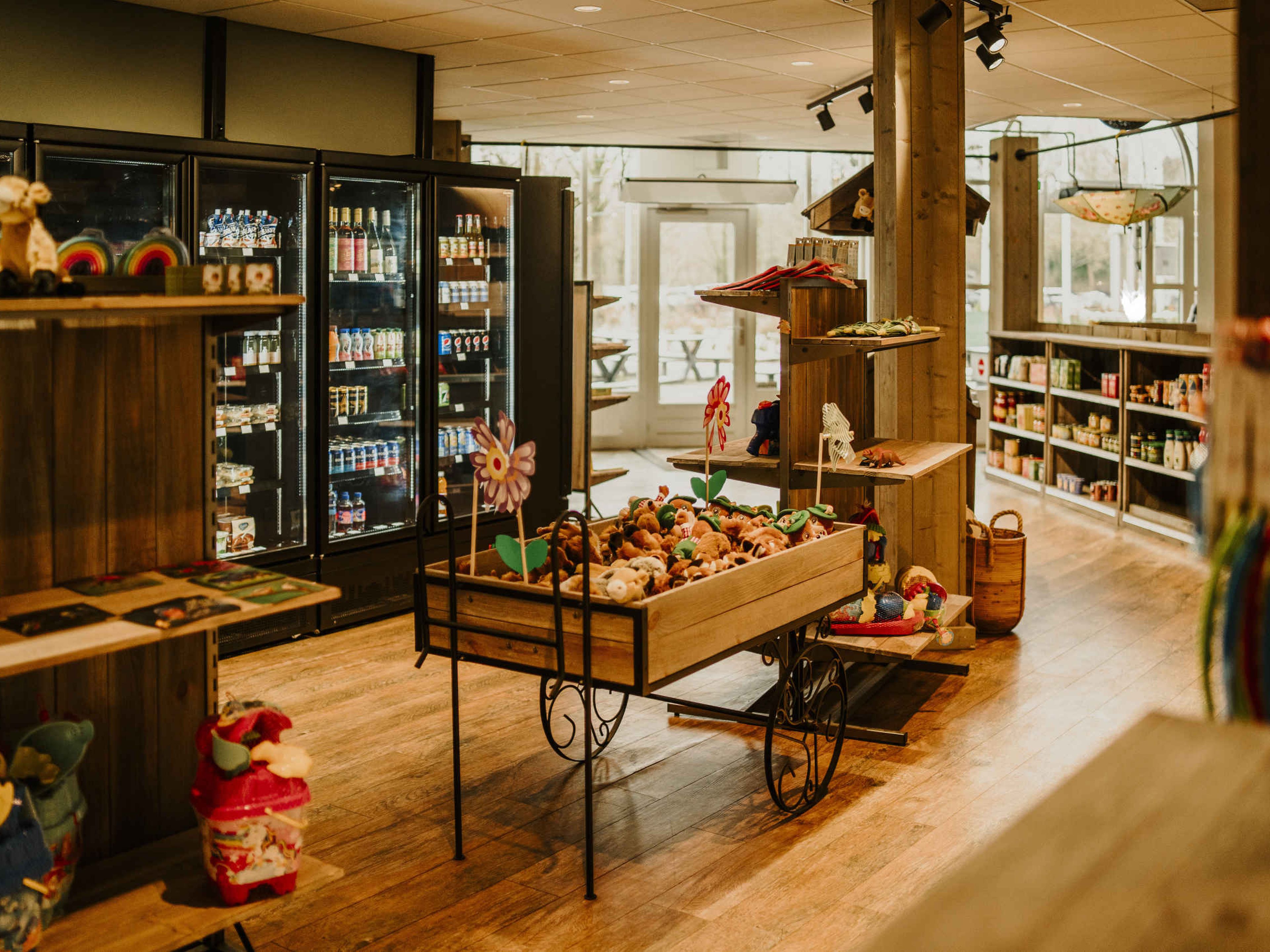 Mini-market Broodnodig bij Vakantiepark Dierenbos.