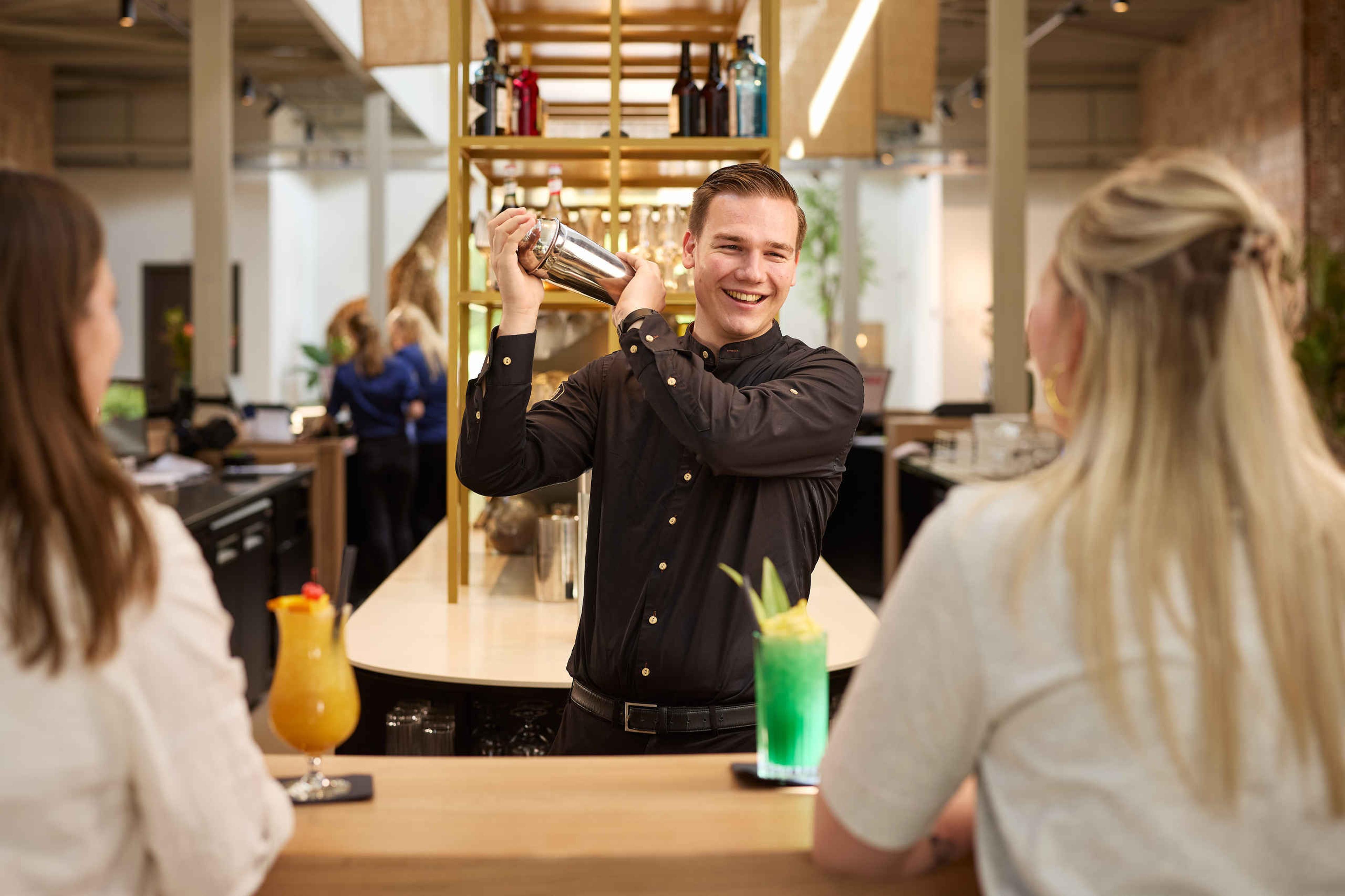 Bar medewerker in Safari Hotel Beekse Bergen