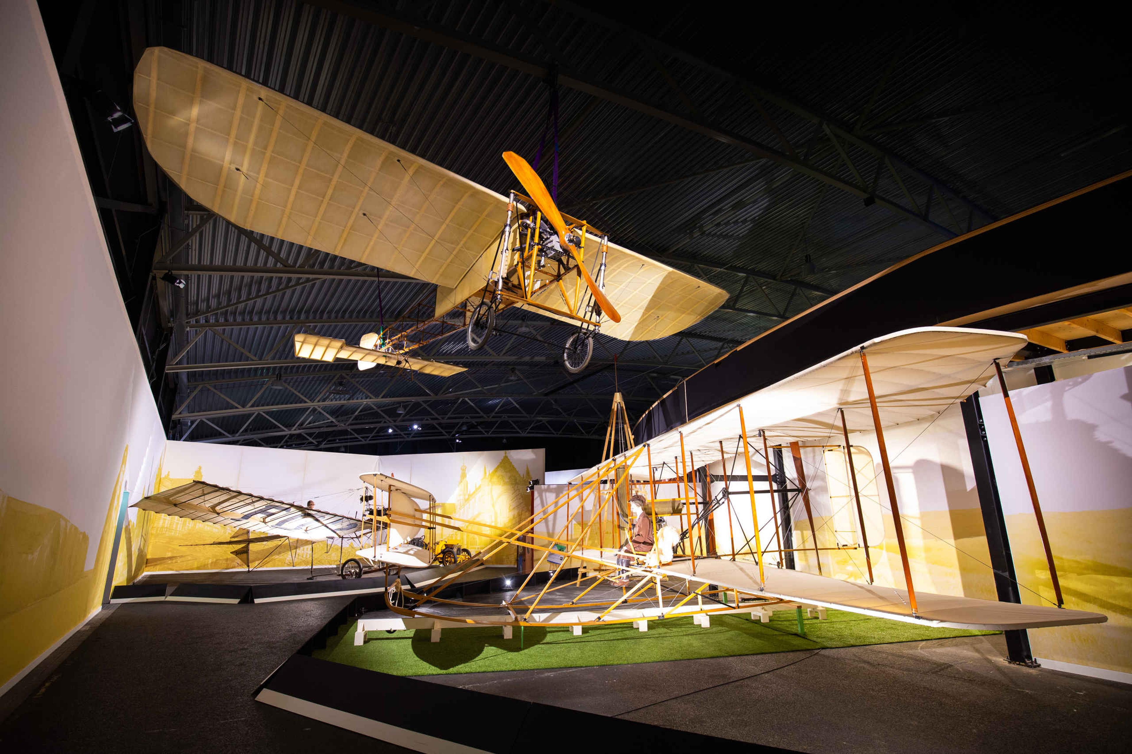 Het begin van de 100 jaar burgerluchtvaart expositie in Luchtvaartmuseum Aviodrome