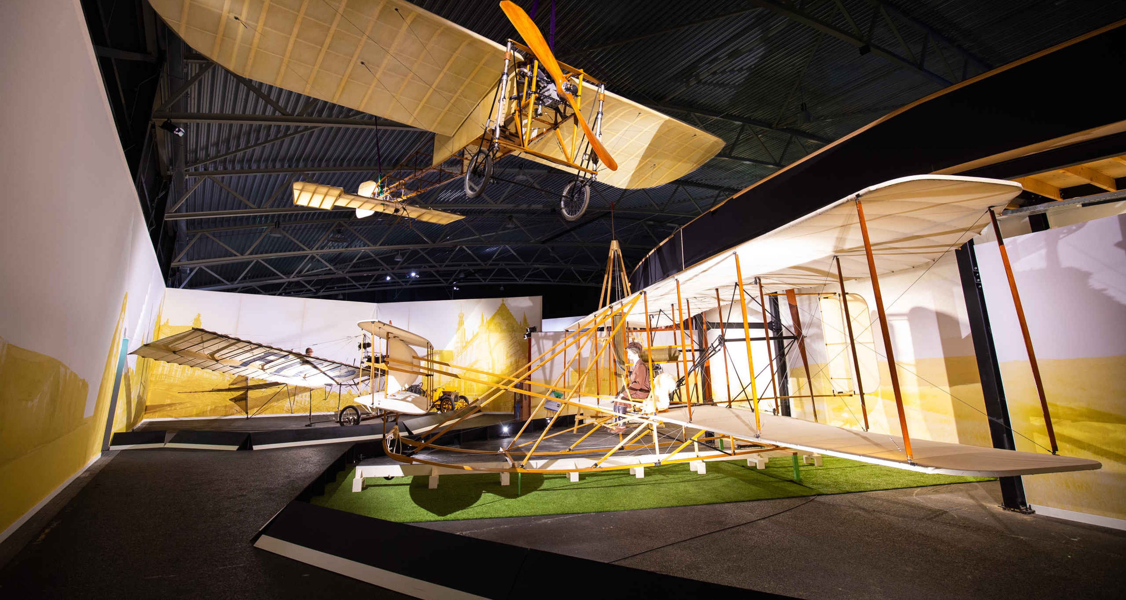 Het begin van de 100 jaar burgerluchtvaart expositie in Luchtvaartmuseum Aviodrome